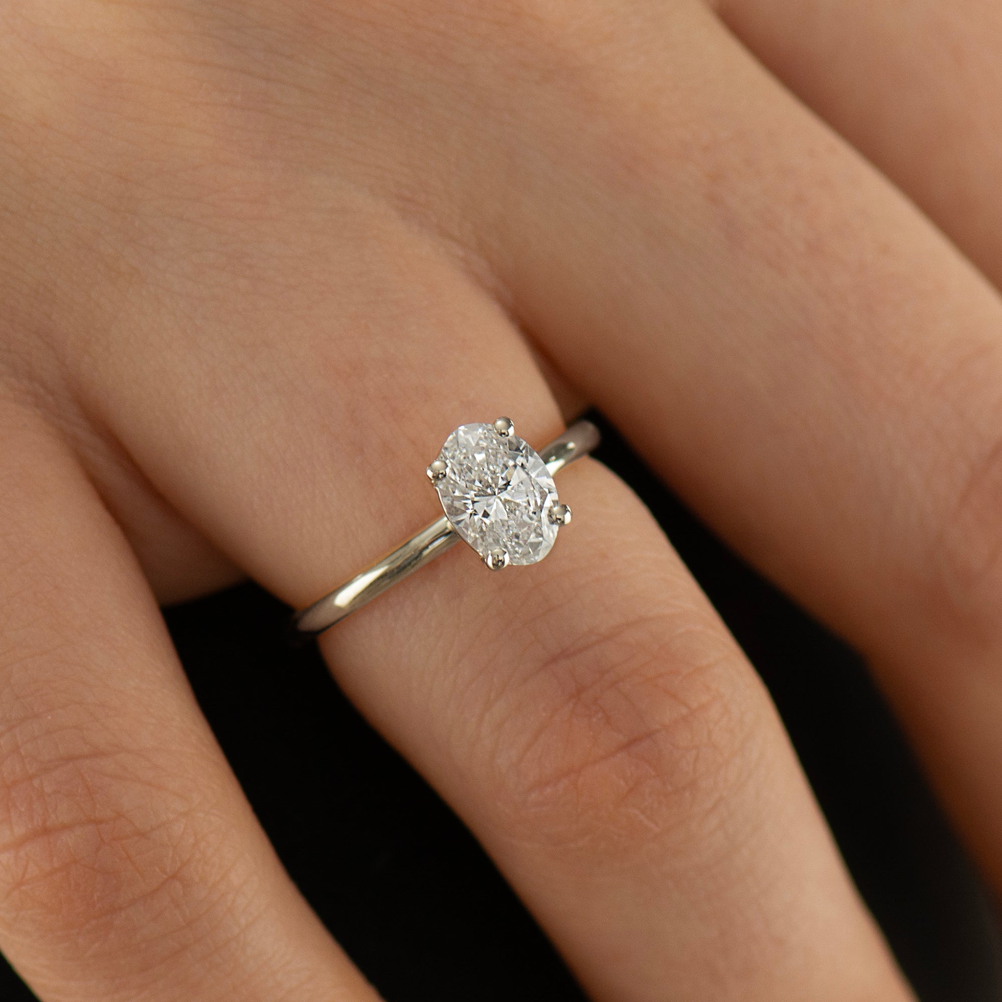 The Oval Solitaire - Round Prongs