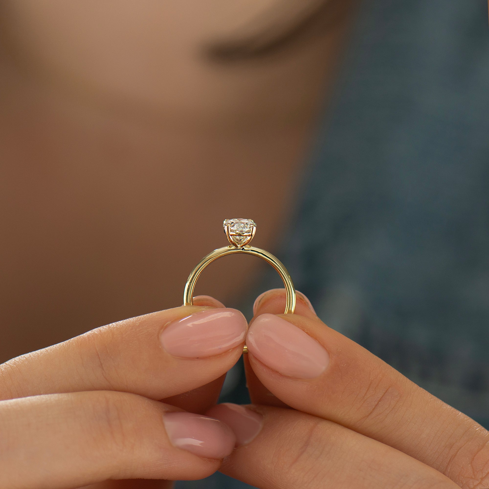 The Oval Solitaire - Round Prongs