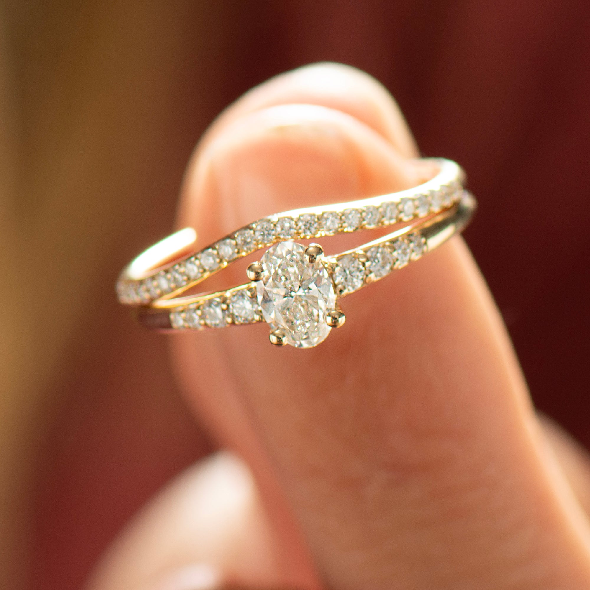 Delicate Oval Engagement Set
