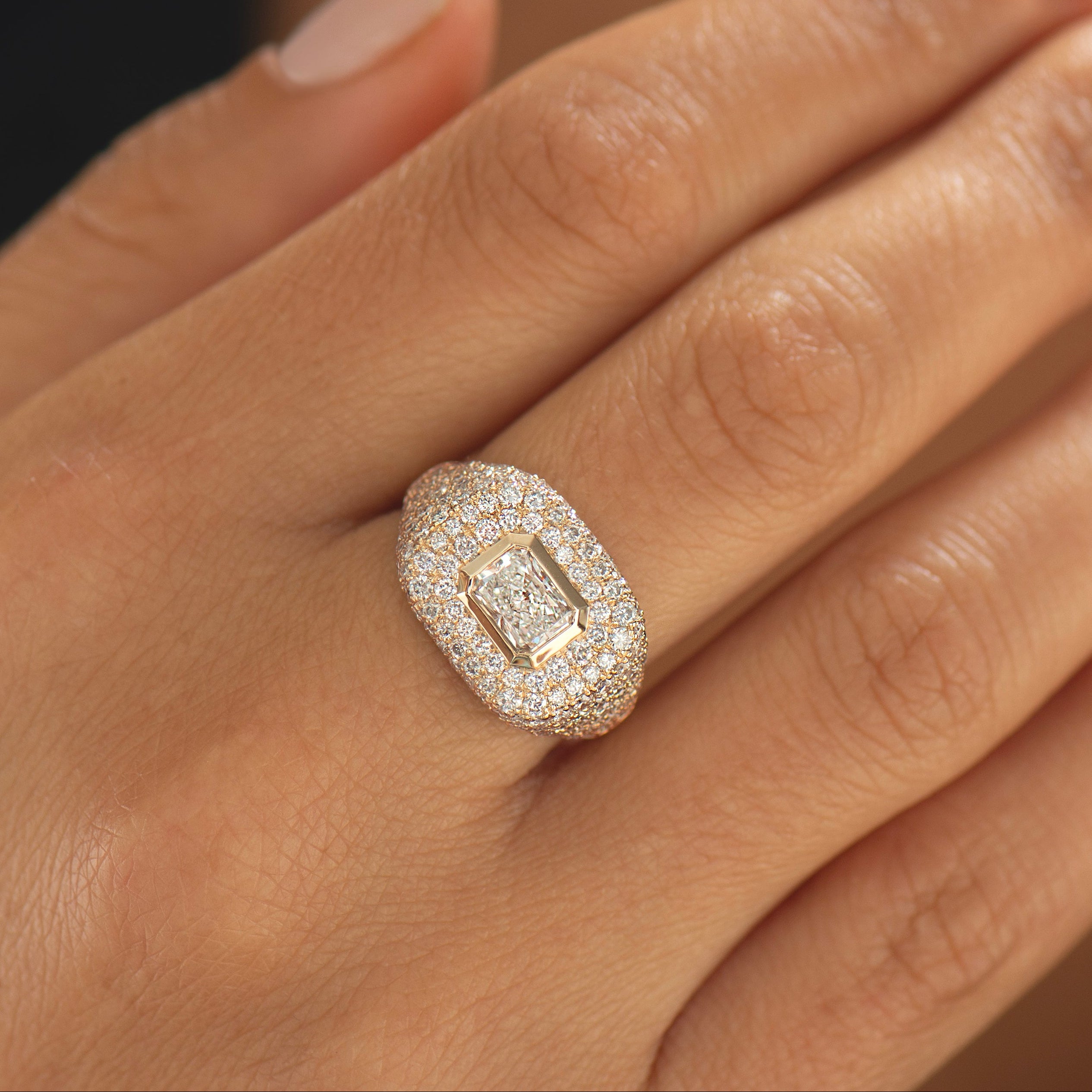 Chic Lab Diamond Signet Ring