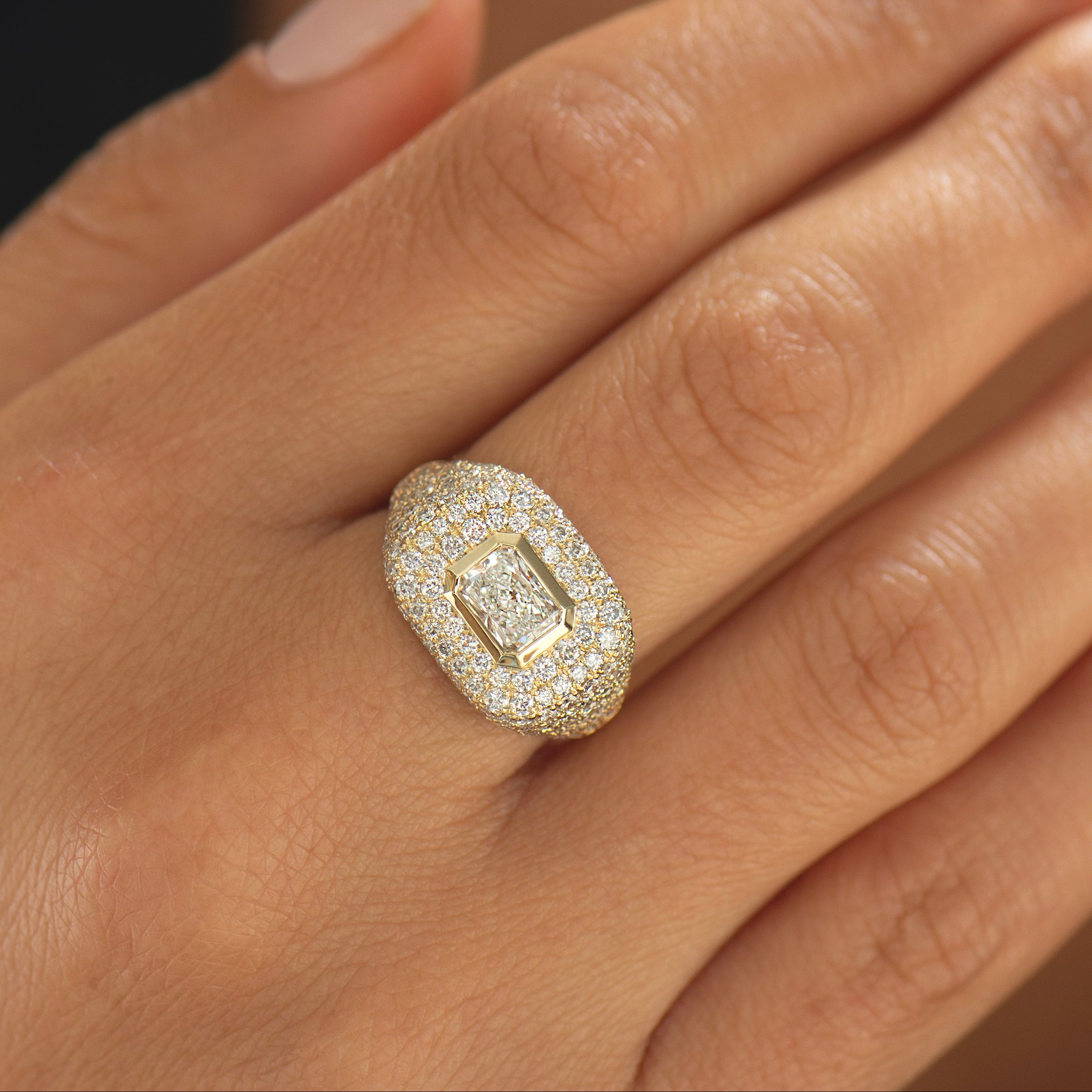 Chic Lab Diamond Signet Ring