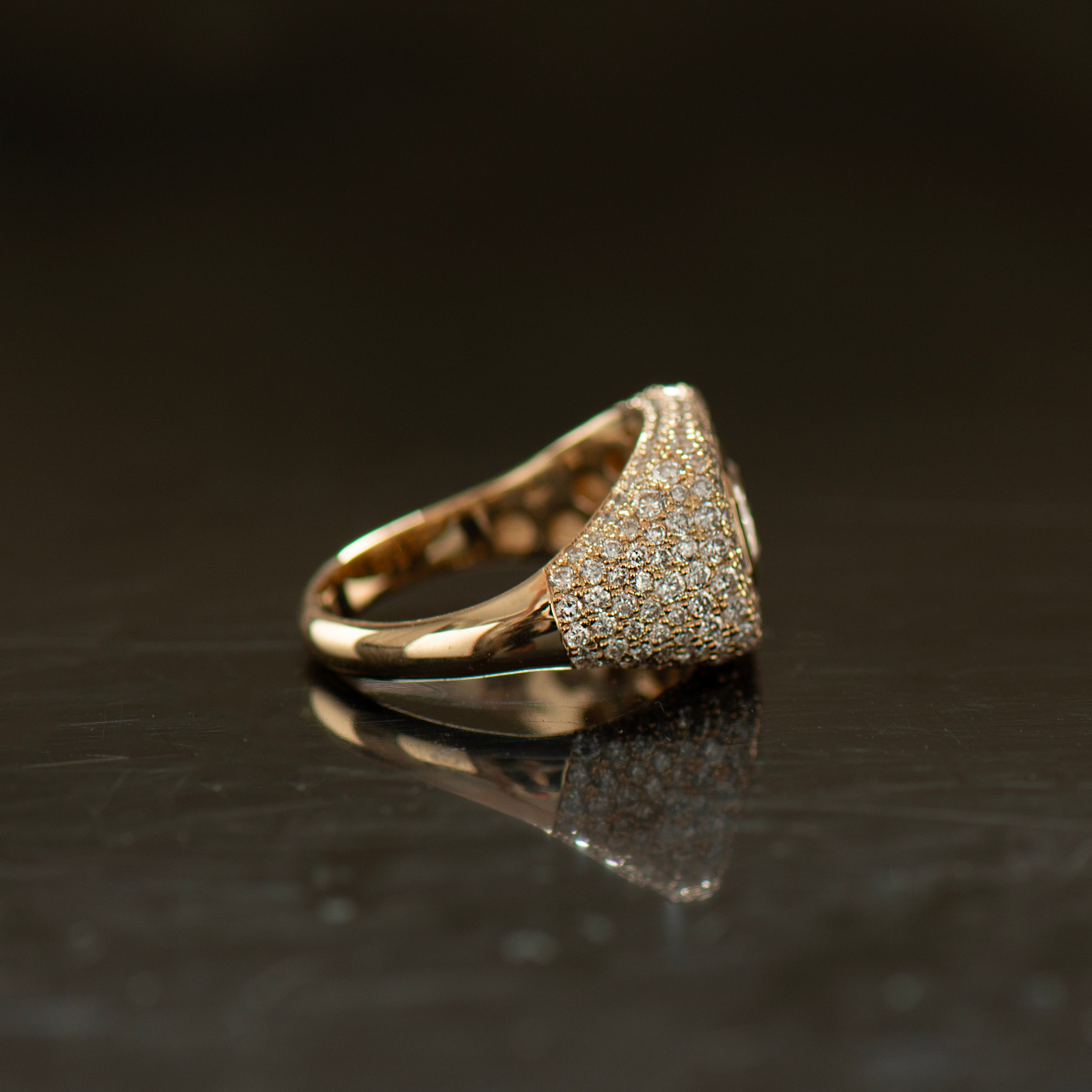 Chic Lab Diamond Signet Ring
