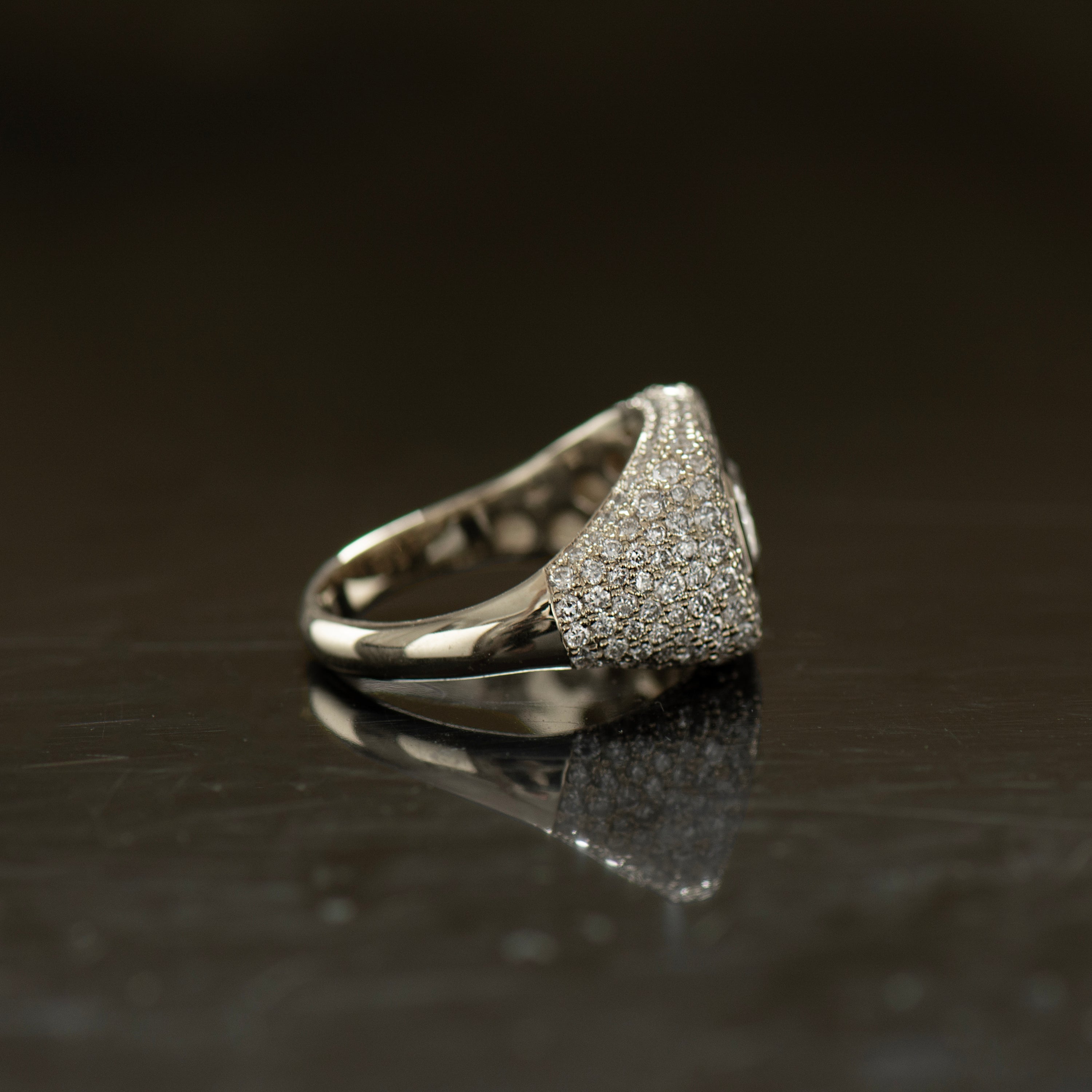 Chic Lab Diamond Signet Ring