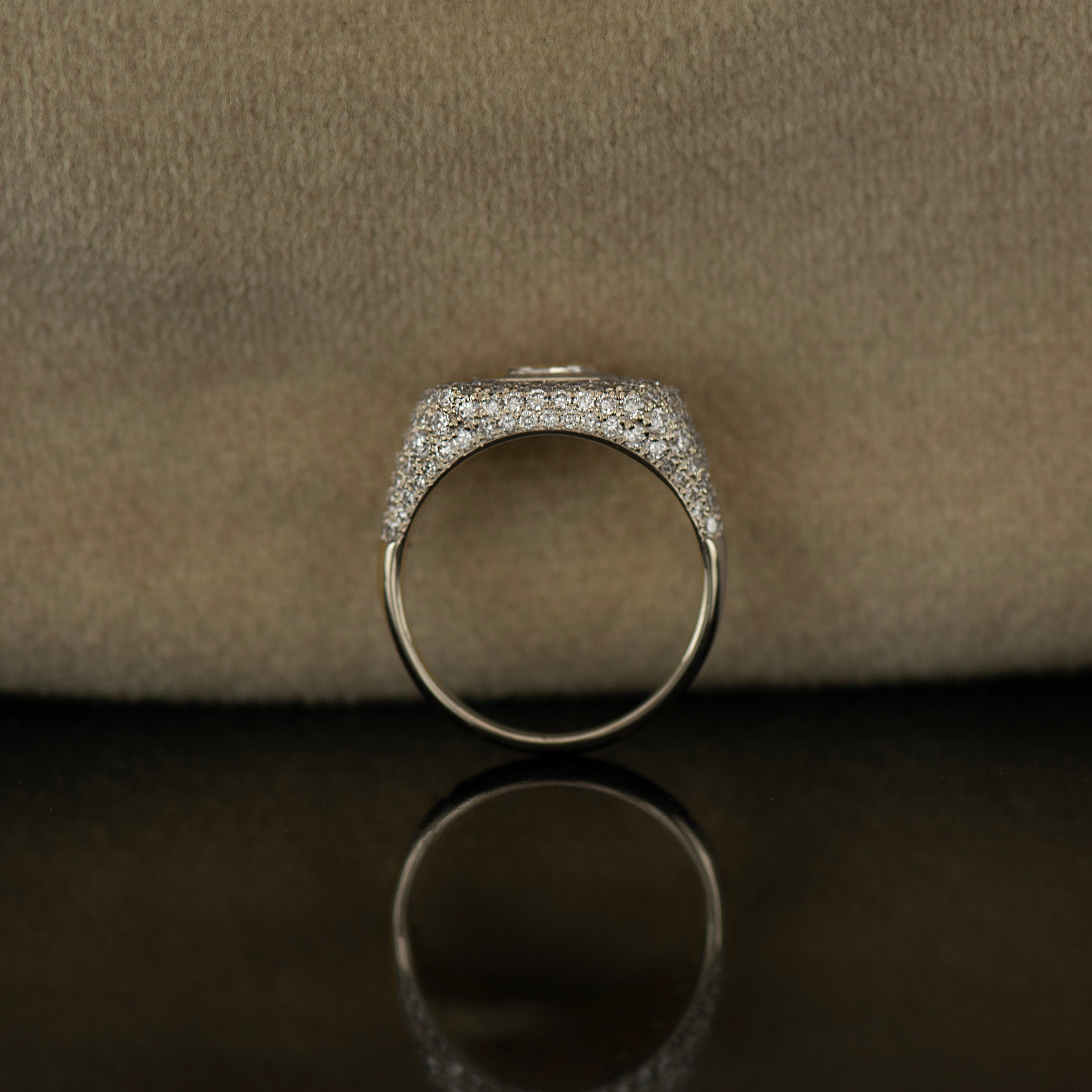 Chic Lab Diamond Signet Ring