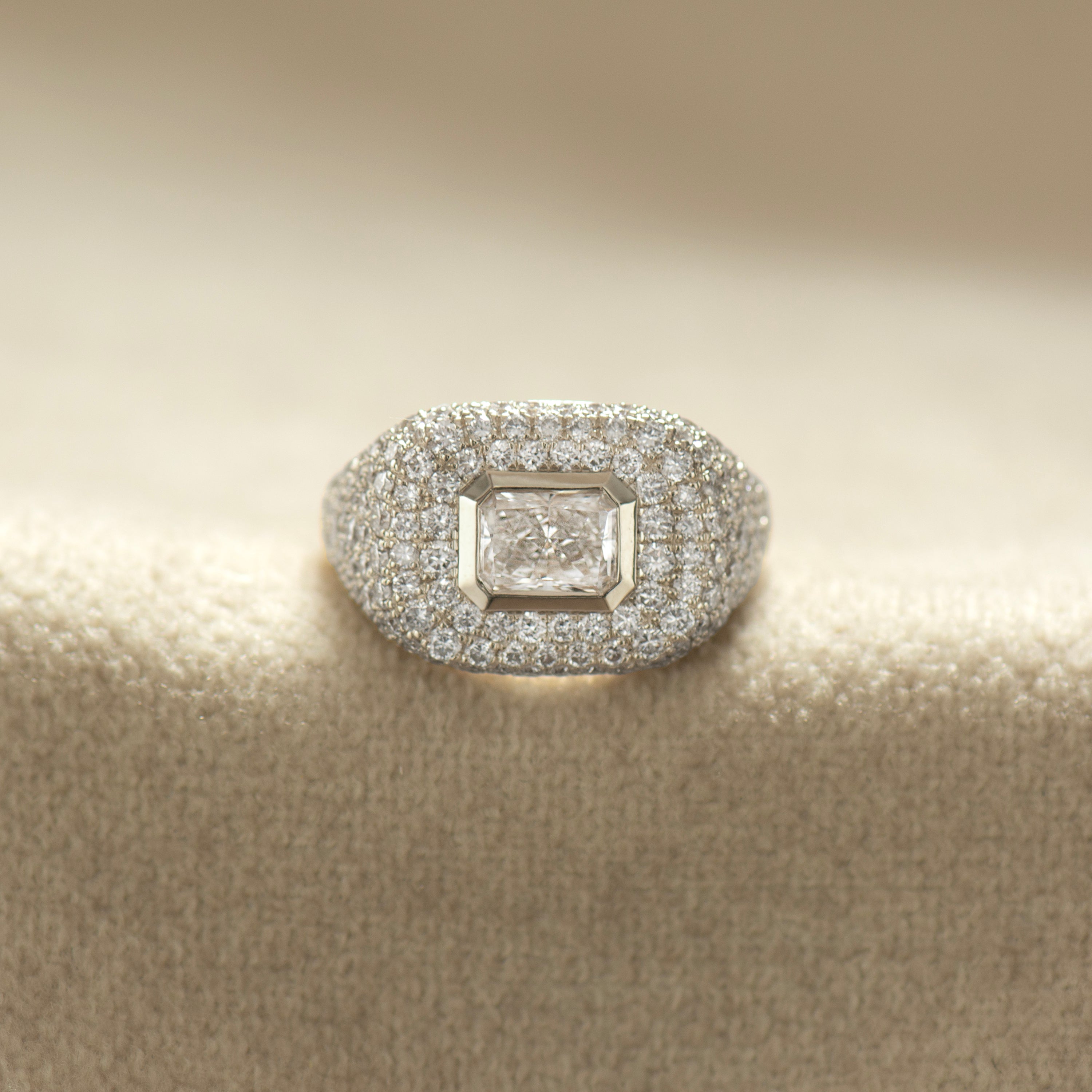 Chic Lab Diamond Signet Ring