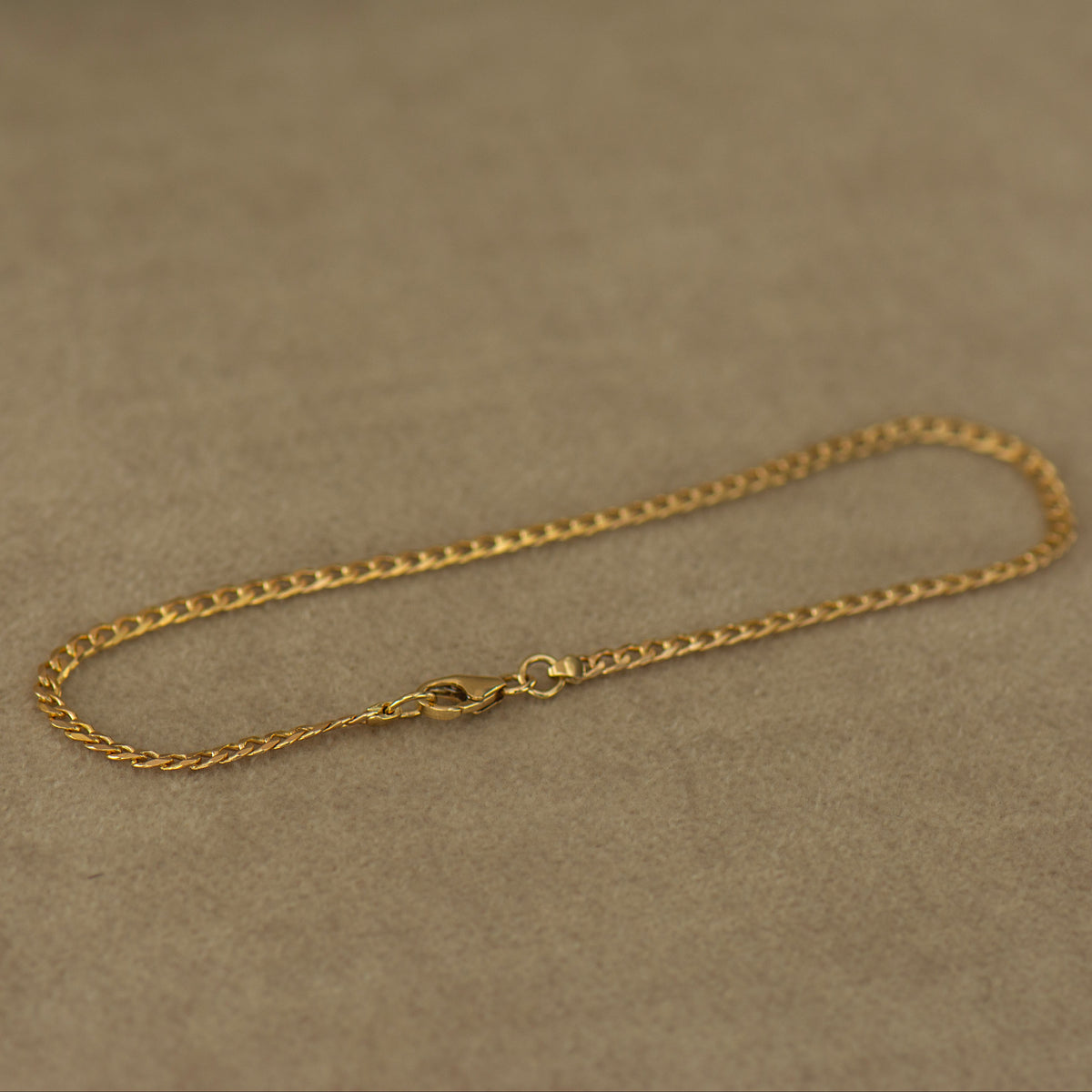 2.4mm Solid Gold Cuban Link Bracelet