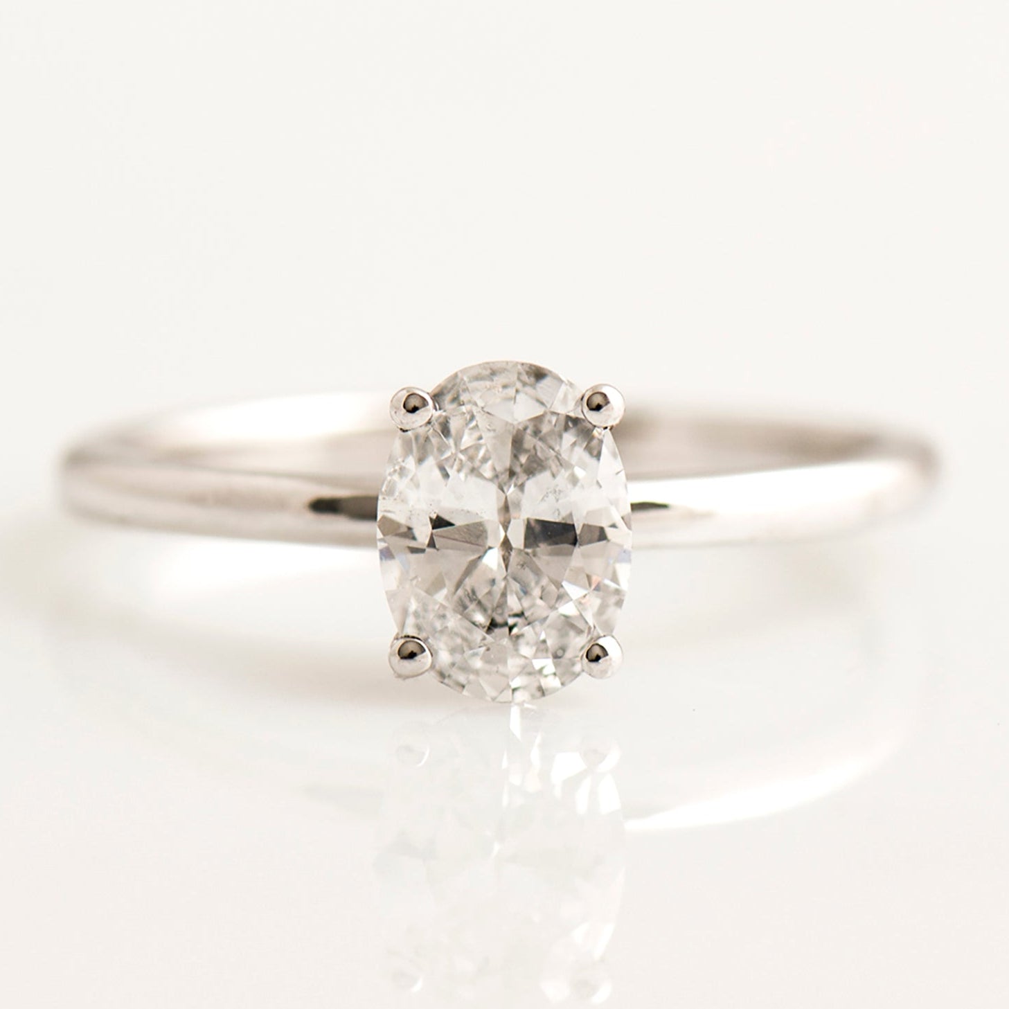 The Oval Solitaire - Round Prongs