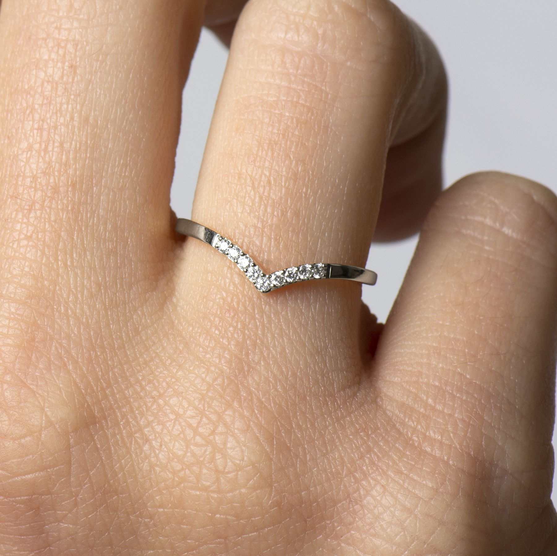 V Shape 9 Diamonds Ring