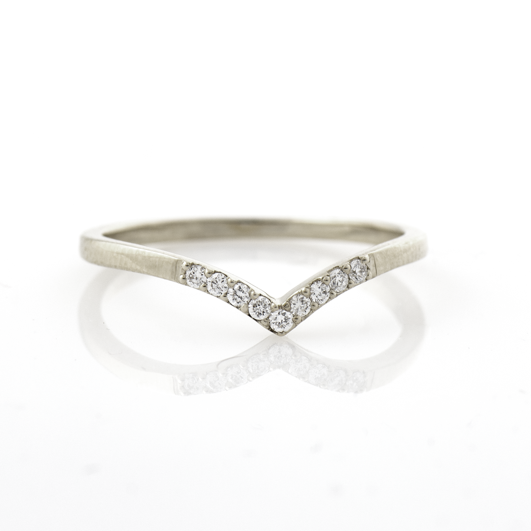 V Shape 9 Diamonds Ring