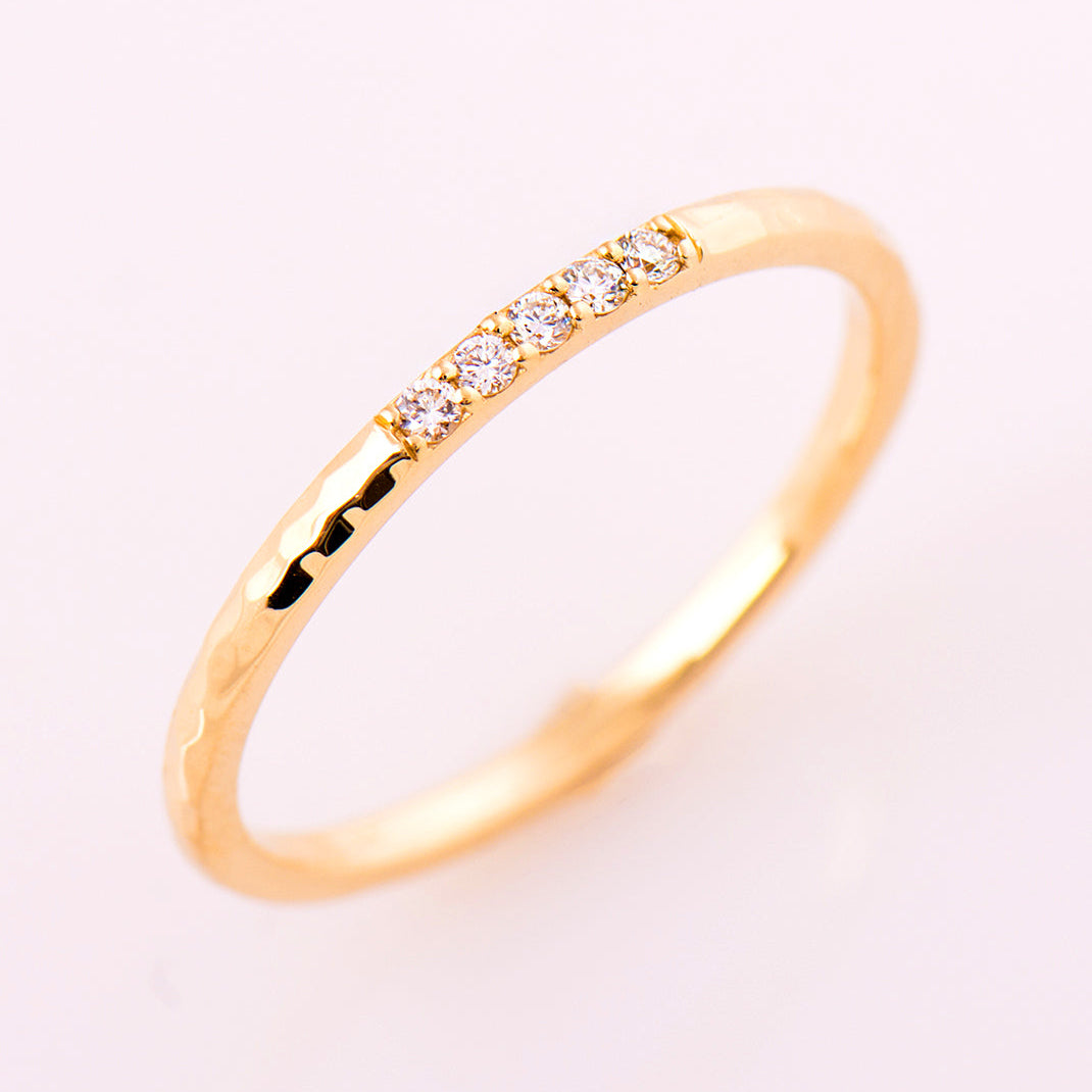1.5 mm Hammered 5 Diamonds Ring