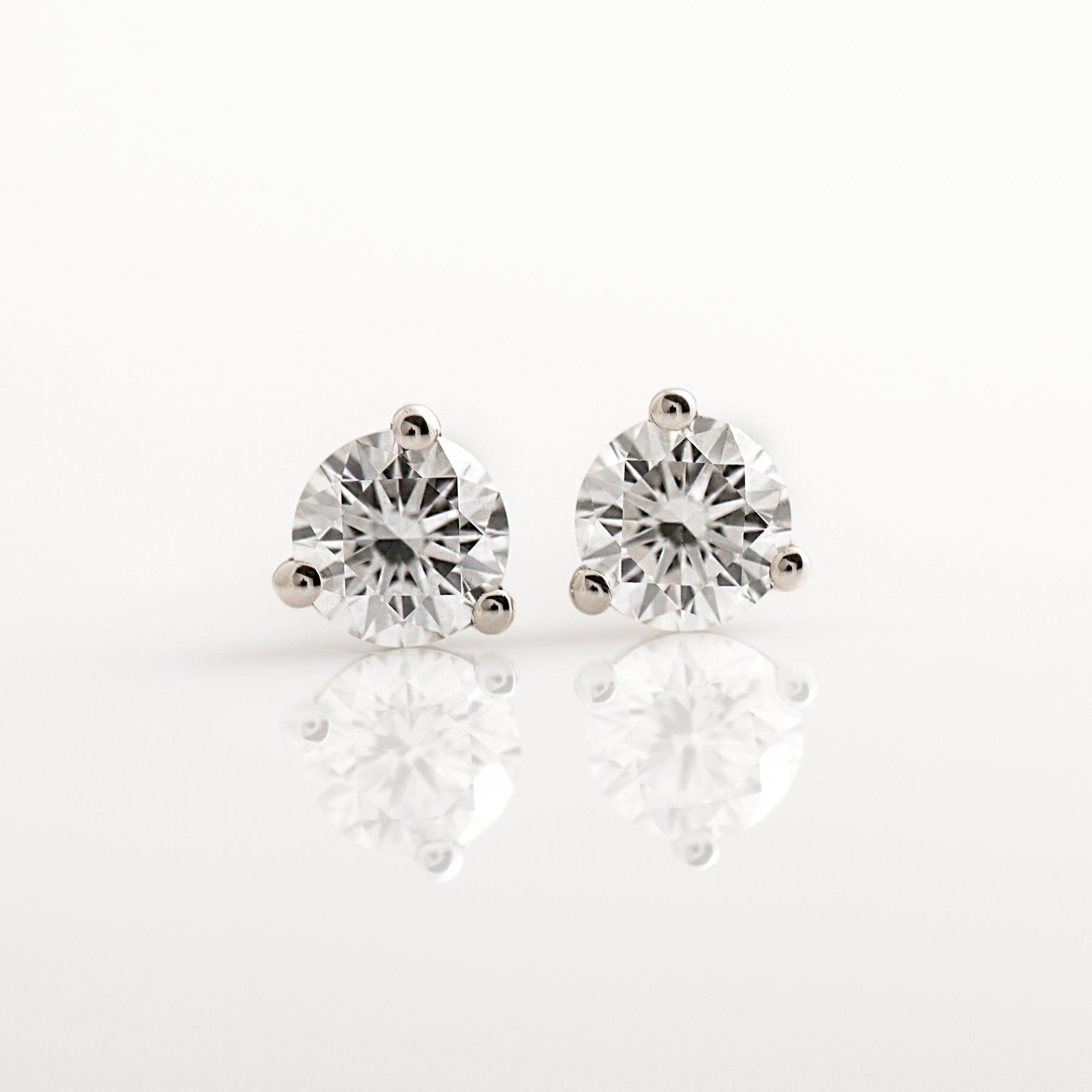 Round Studs With Prongs
