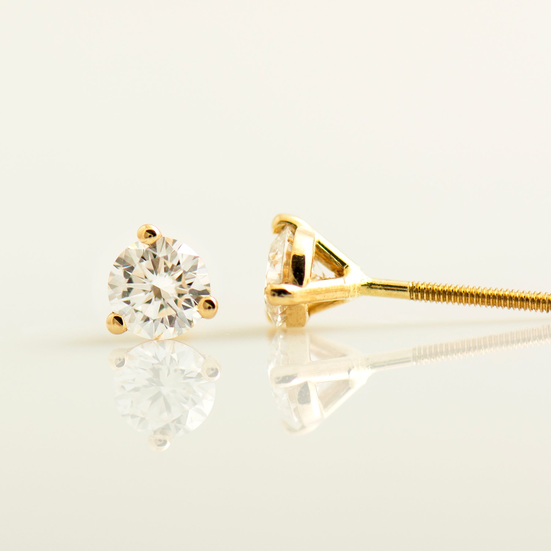 Round Studs With Prongs