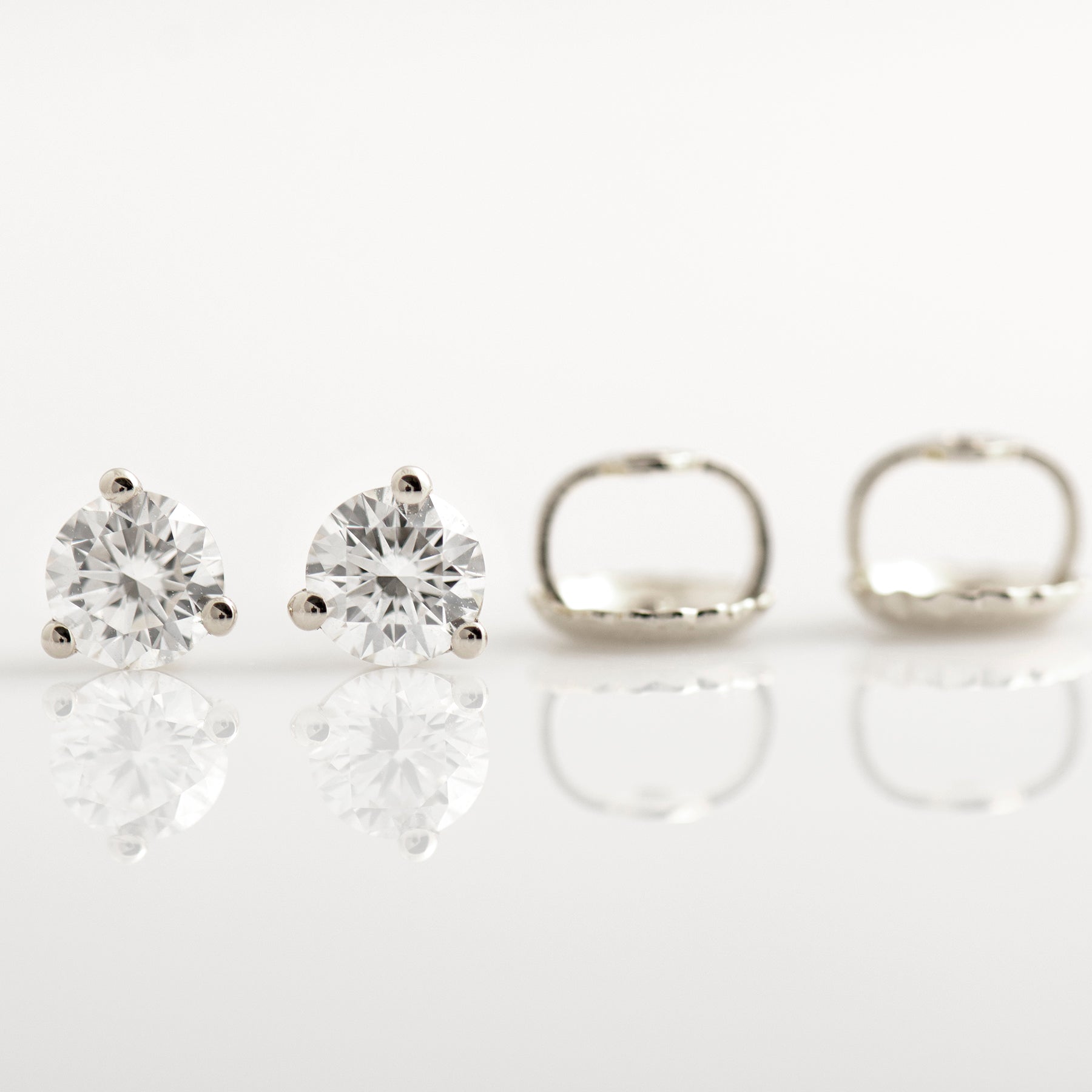 Round Studs With Prongs