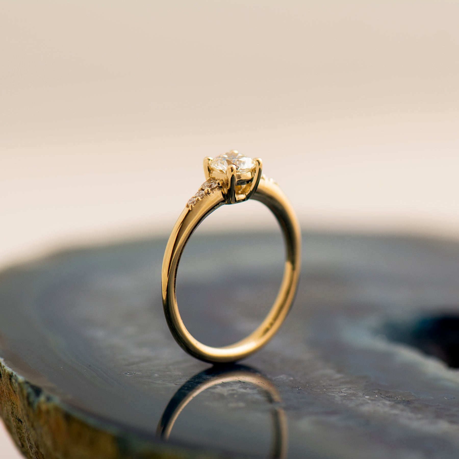 Skinny Signature Tapered Ring Round