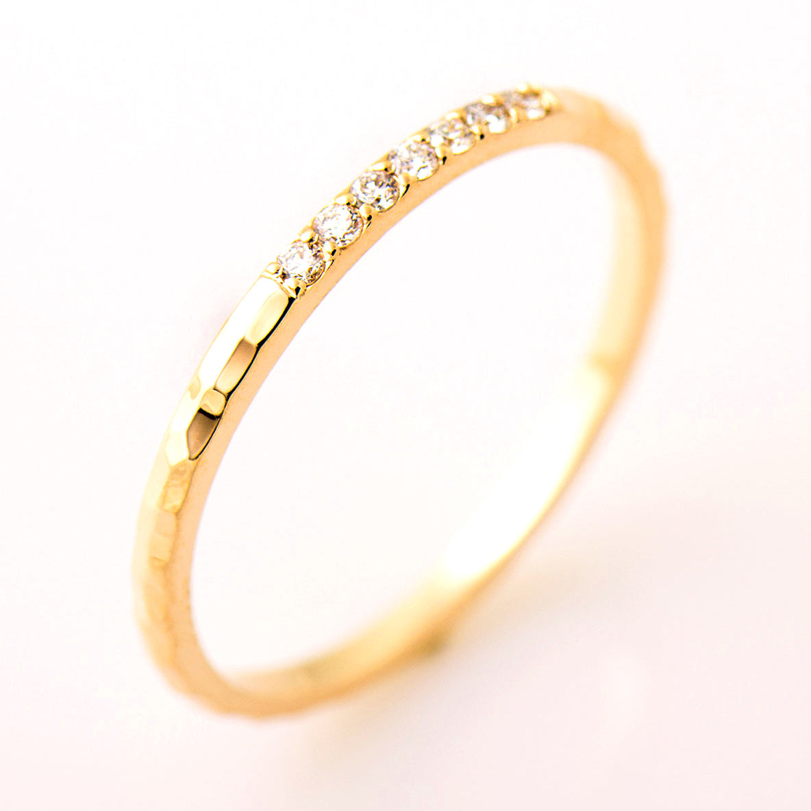 1.5 mm Hammered 7 Diamonds Ring