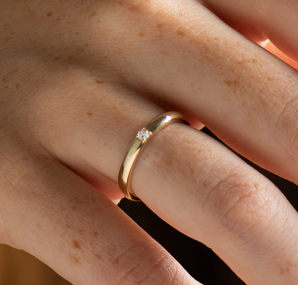 2.5 mm Single Diamond Ring