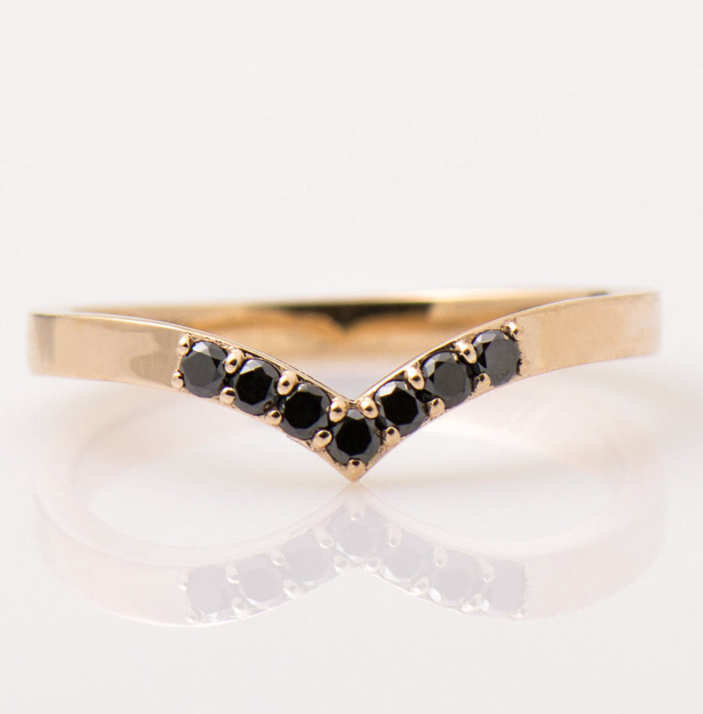 Medium Wide V Shape 7 Black Diamonds Ring