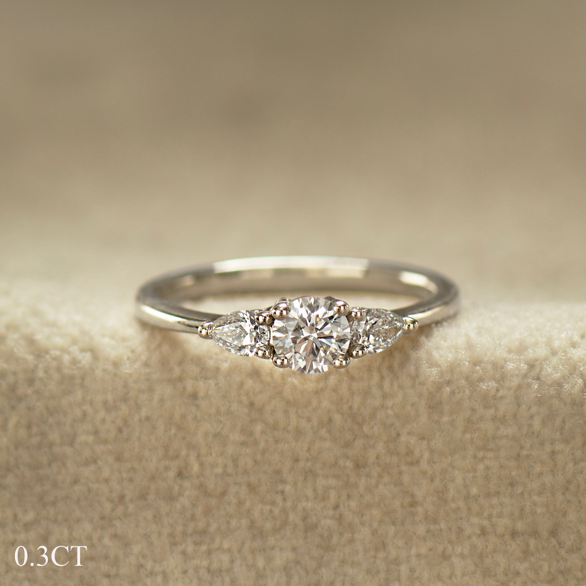 Round & pears Ring - 0.3ct / 0.4ct Center