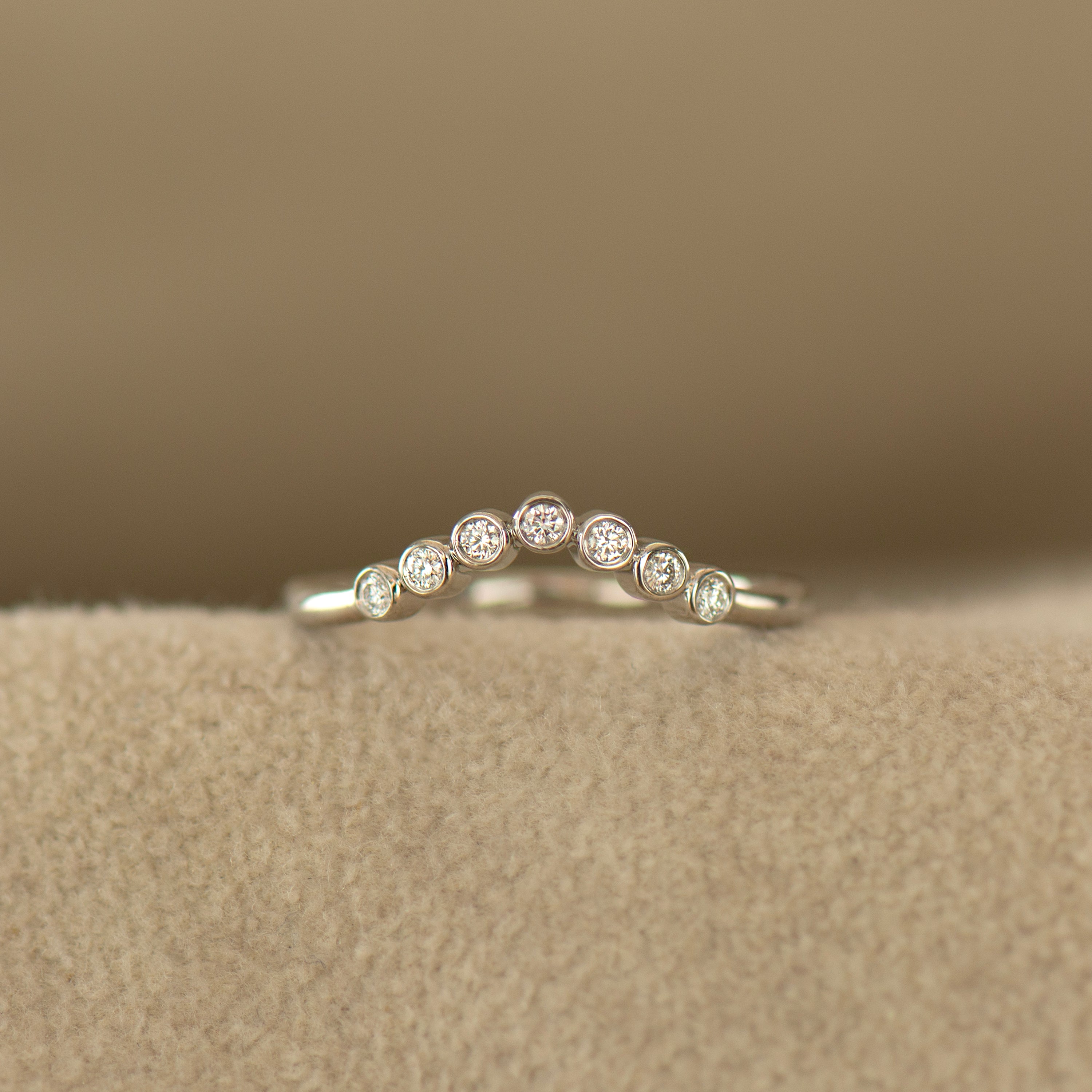 Curved Diamonds Bezel Band