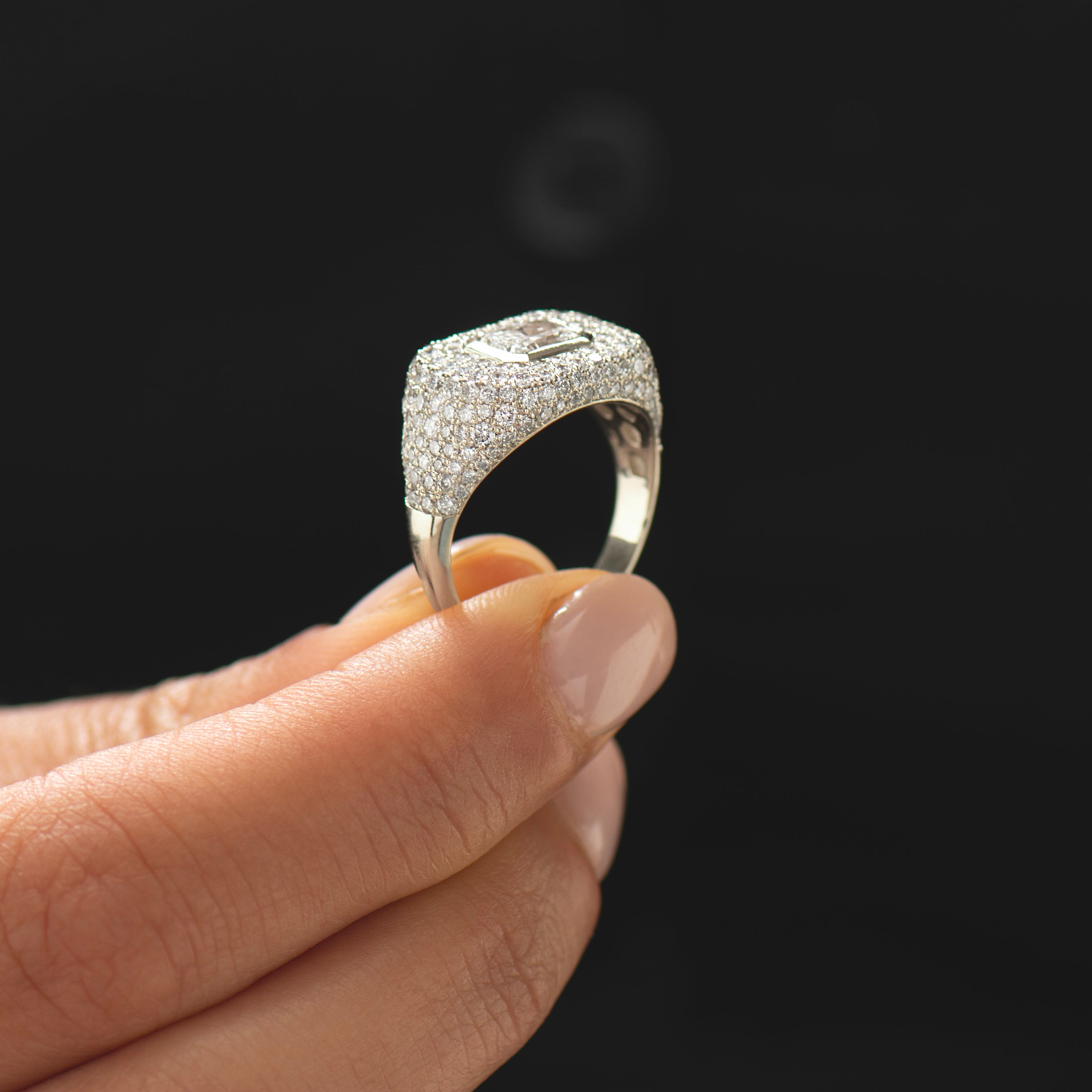 Chic Lab Diamond Signet Ring