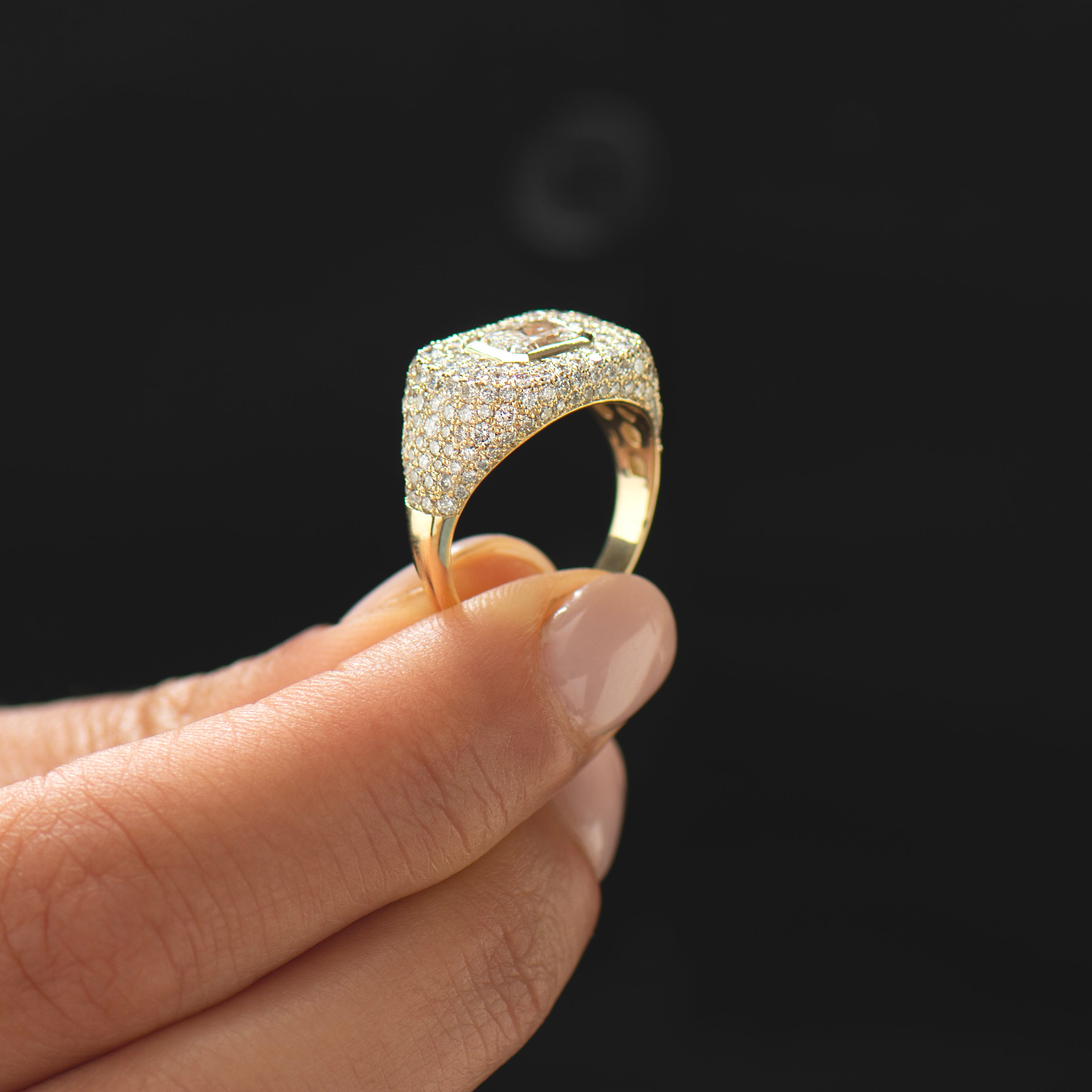 Chic Lab Diamond Signet Ring