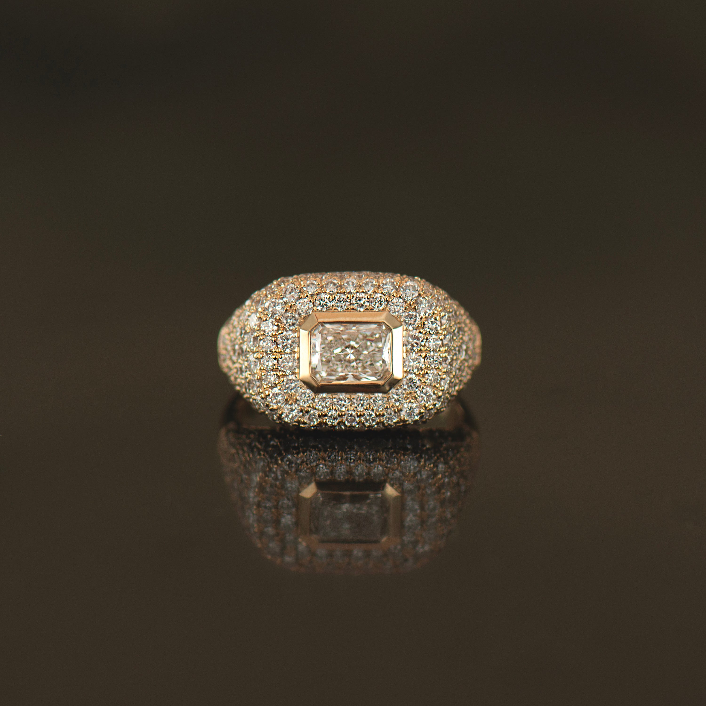 Chic Lab Diamond Signet Ring