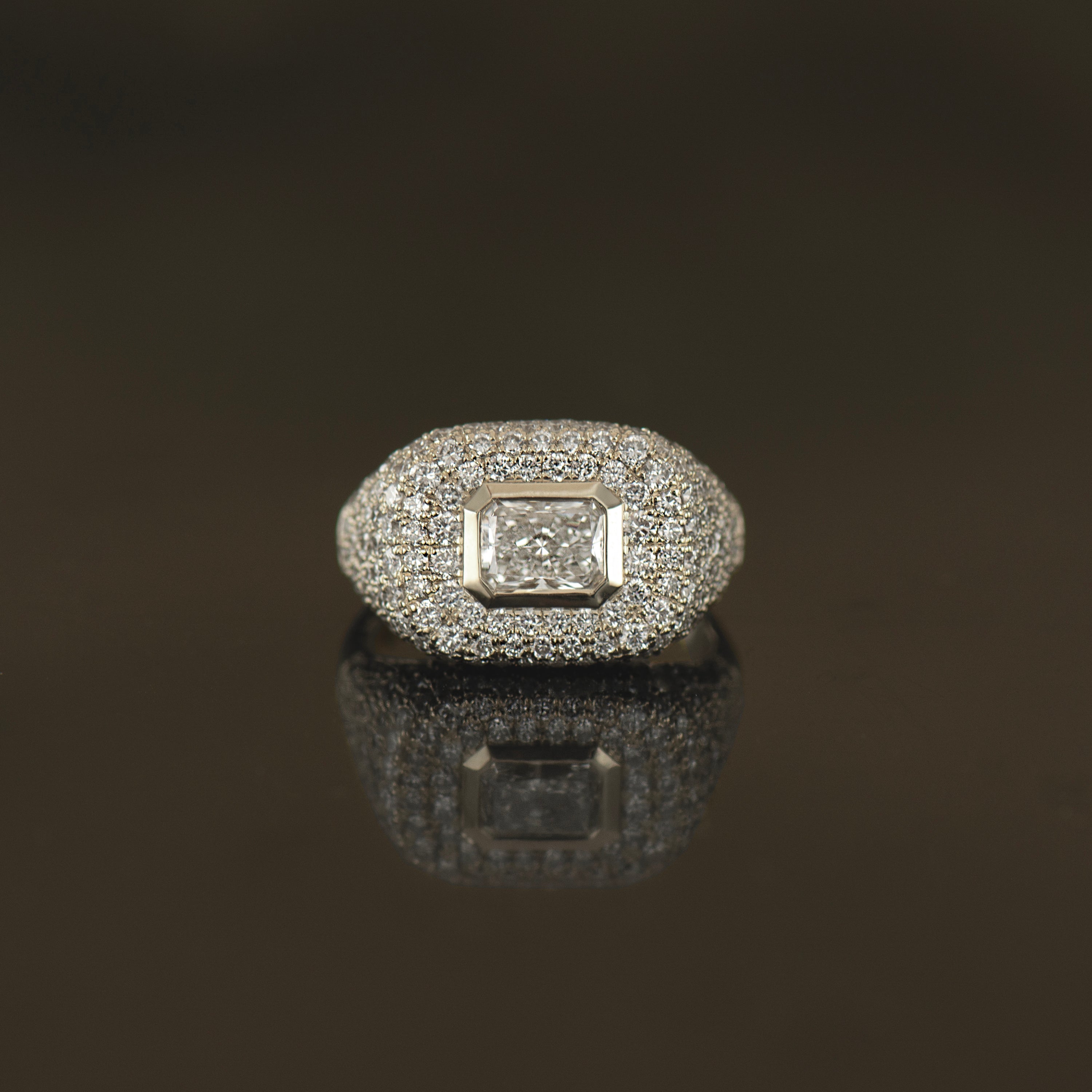 Chic Lab Diamond Signet Ring