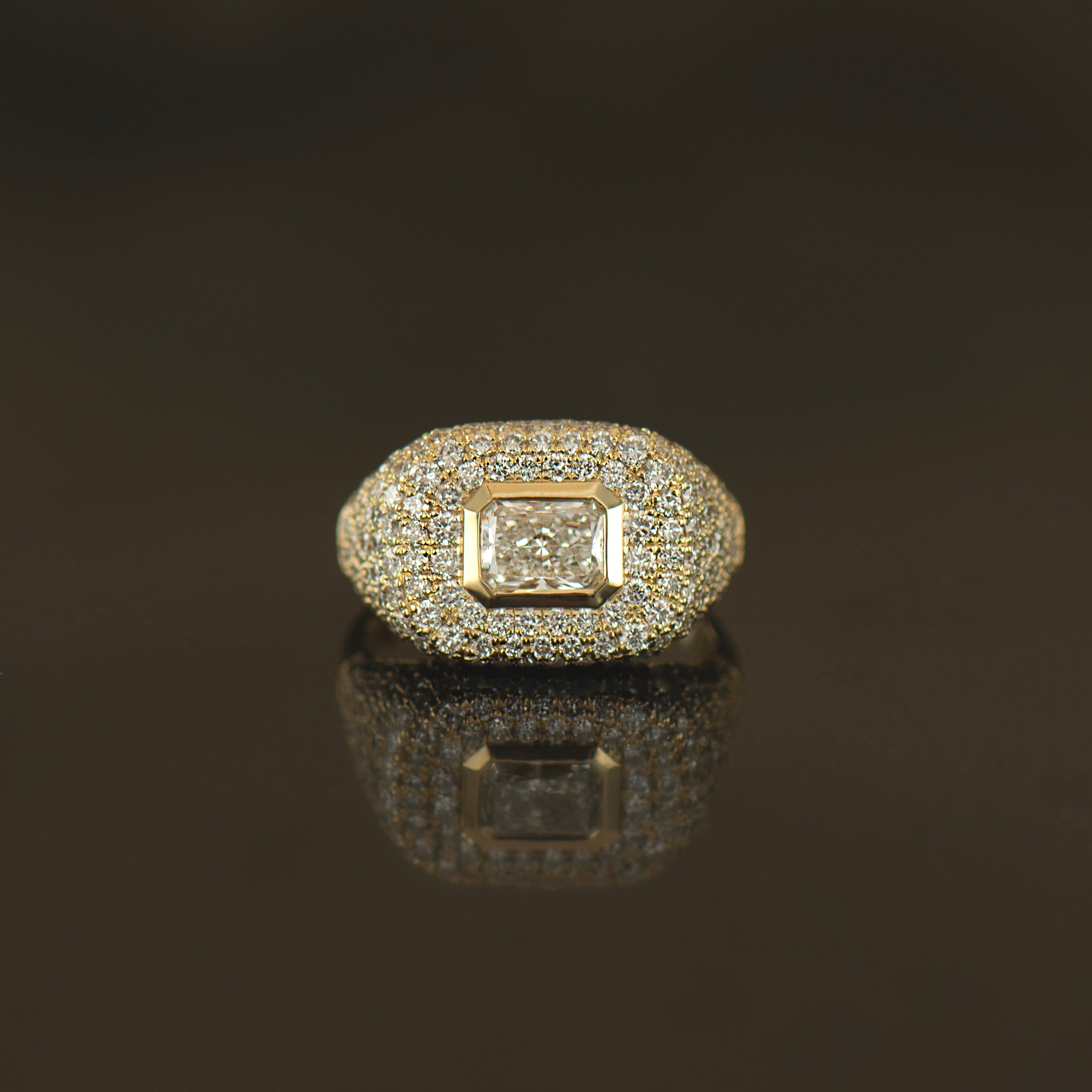 Chic Lab Diamond Signet Ring