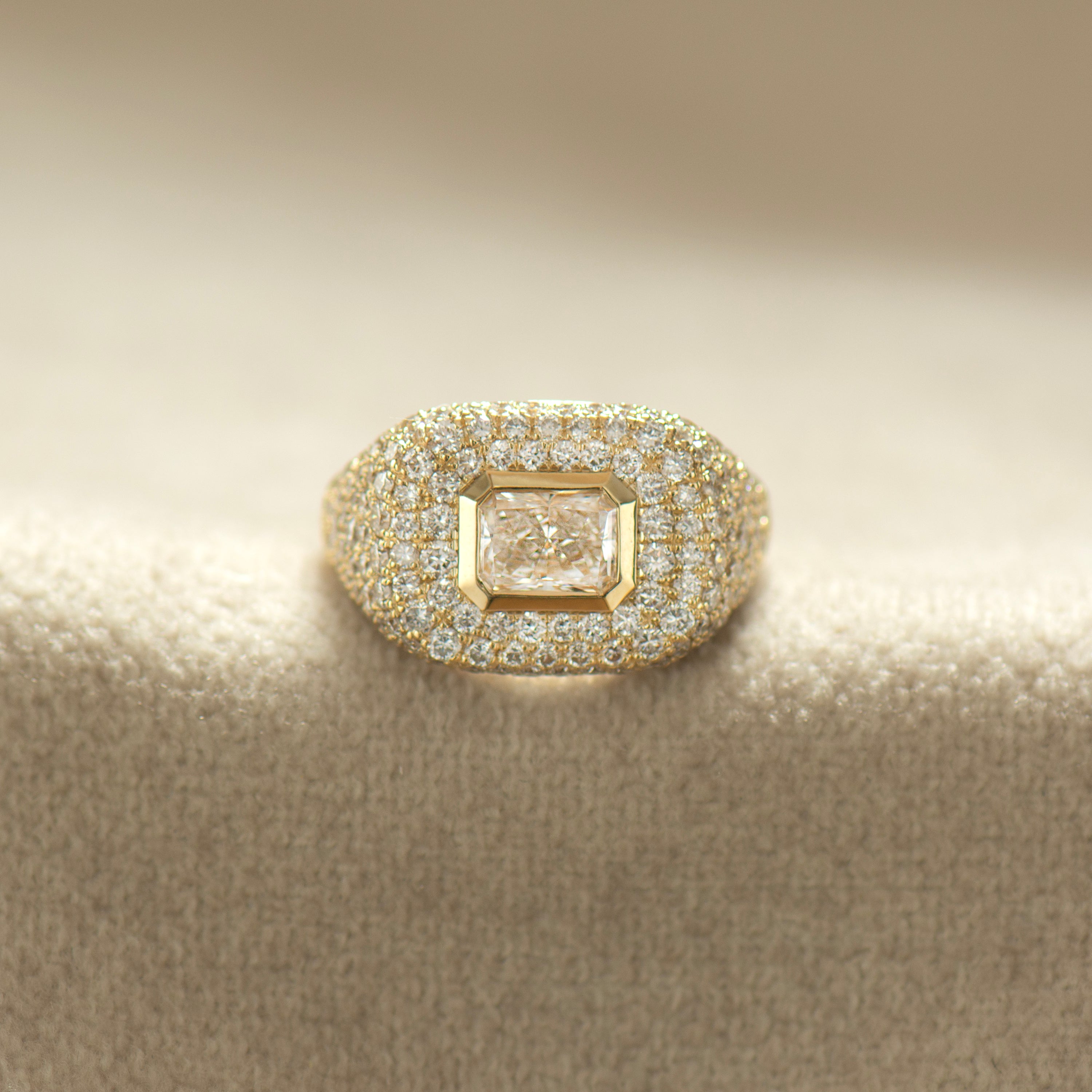 Chic Lab Diamond Signet Ring