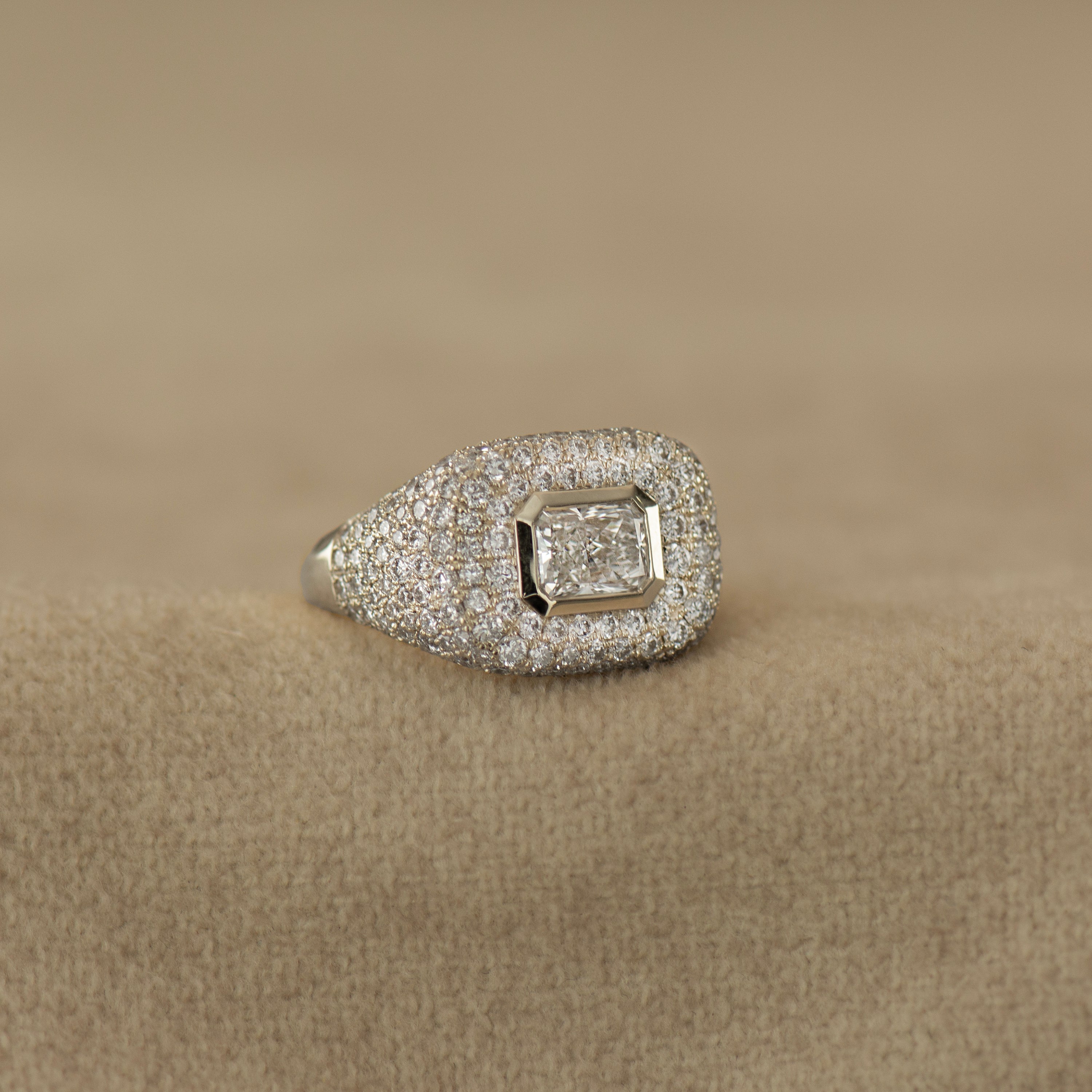 Chic Lab Diamond Signet Ring