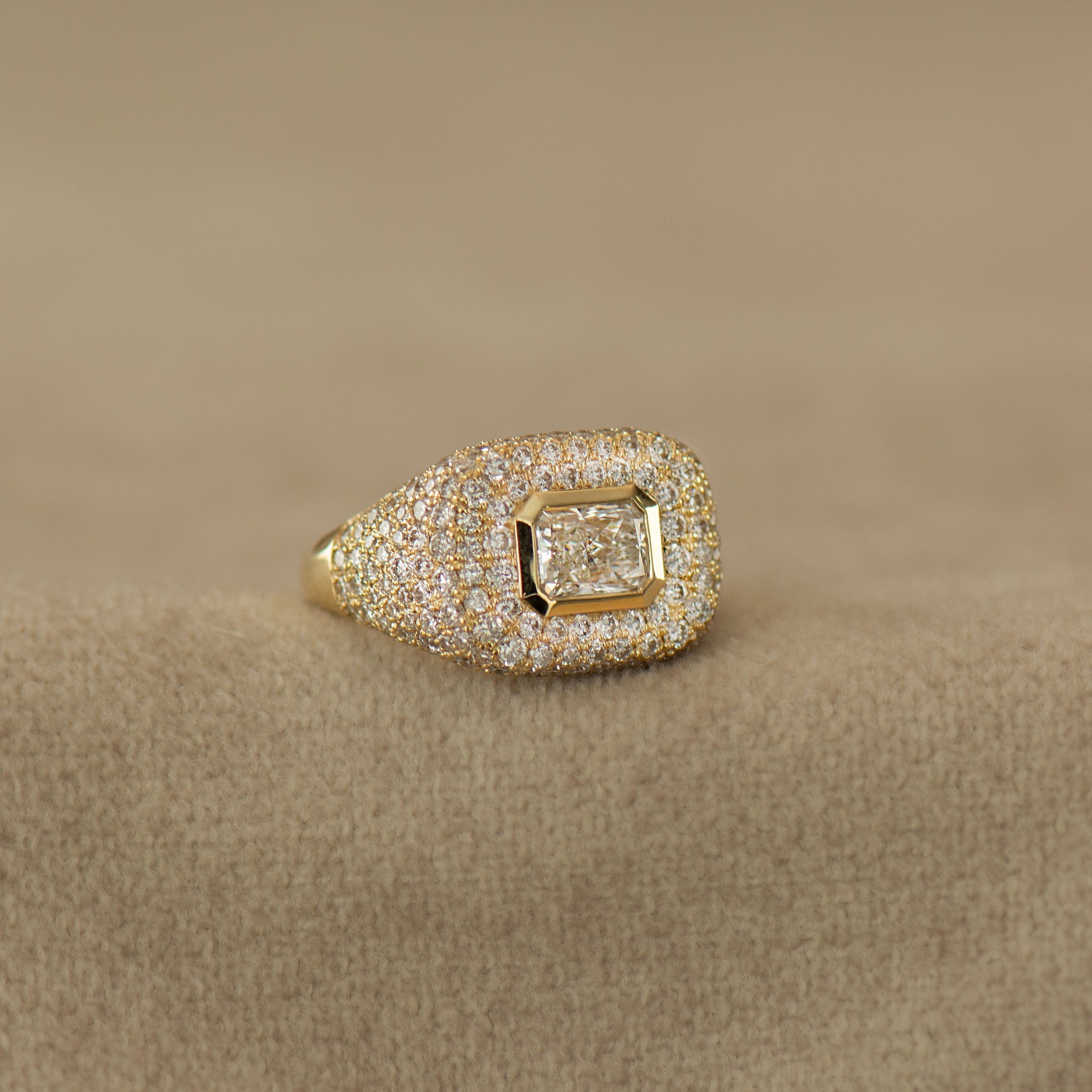 Chic Lab Diamond Signet Ring