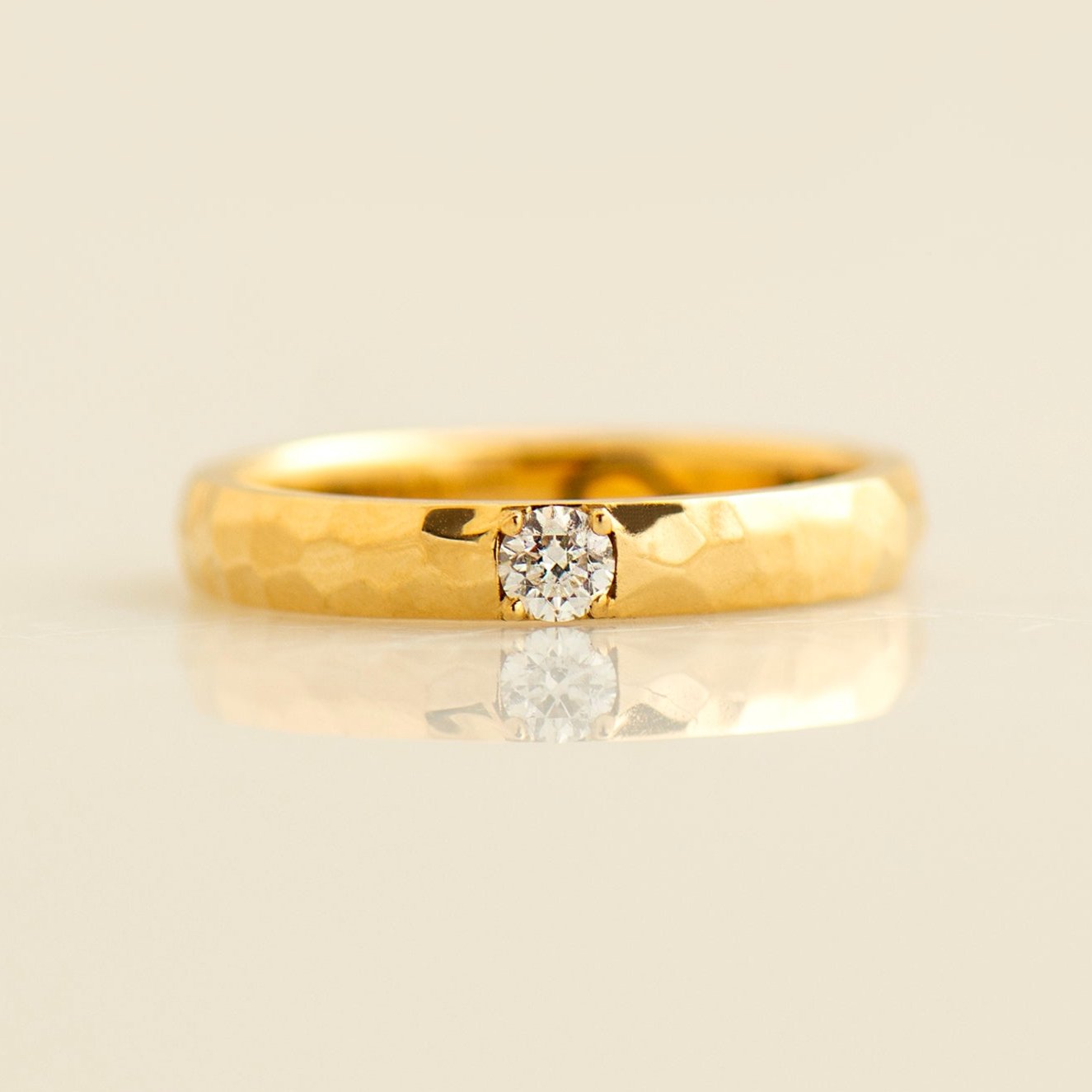 3 mm Hammered Single Diamond Ring