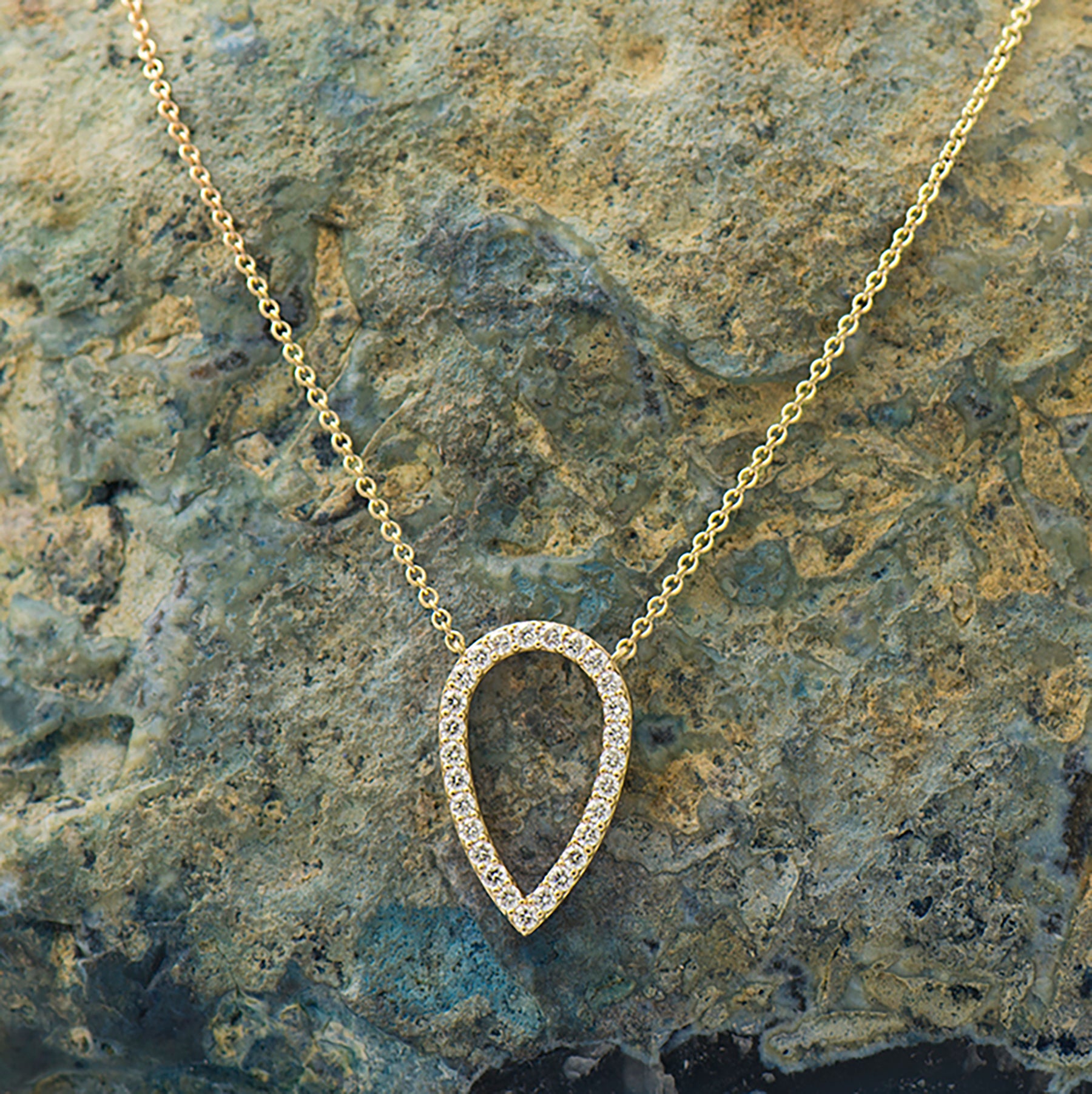 Pear Diamonds Necklace