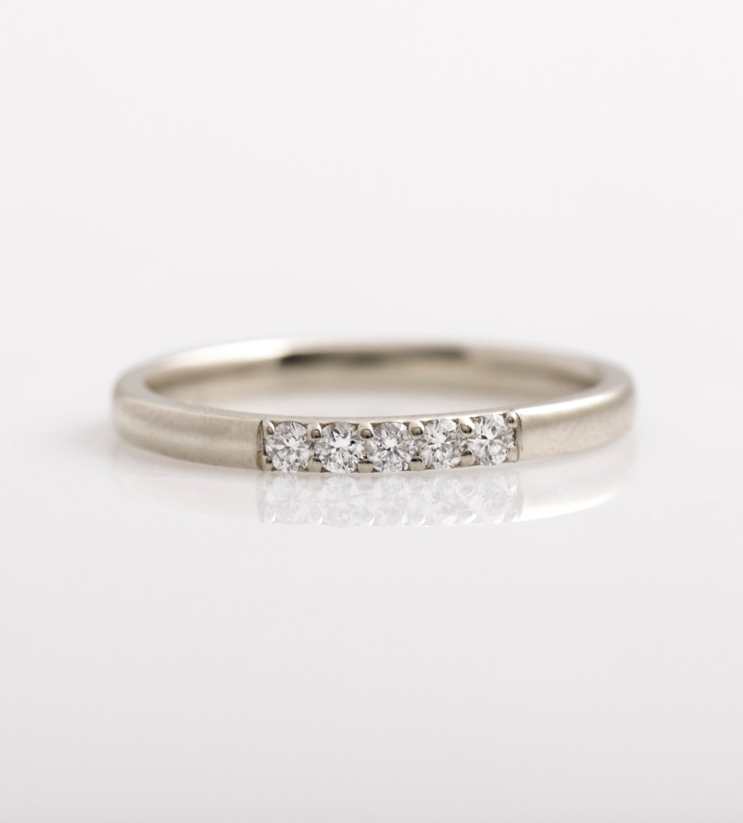 2 mm 5 Diamonds Ring