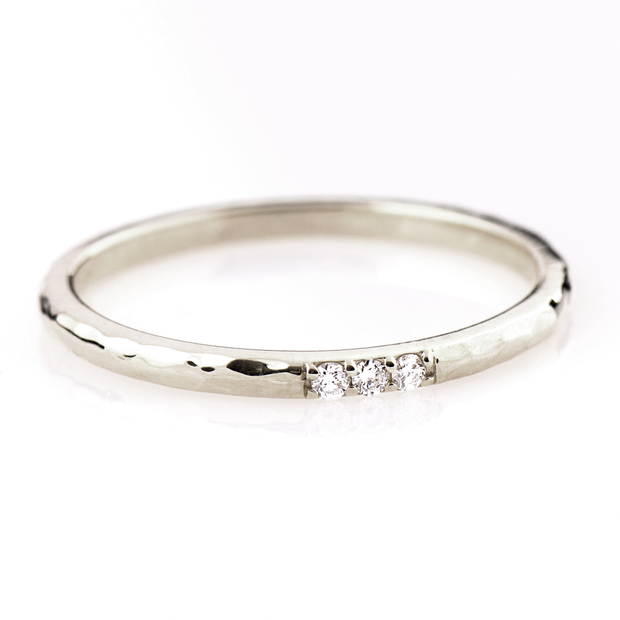 1.5 mm Hammered 3 Diamonds Ring