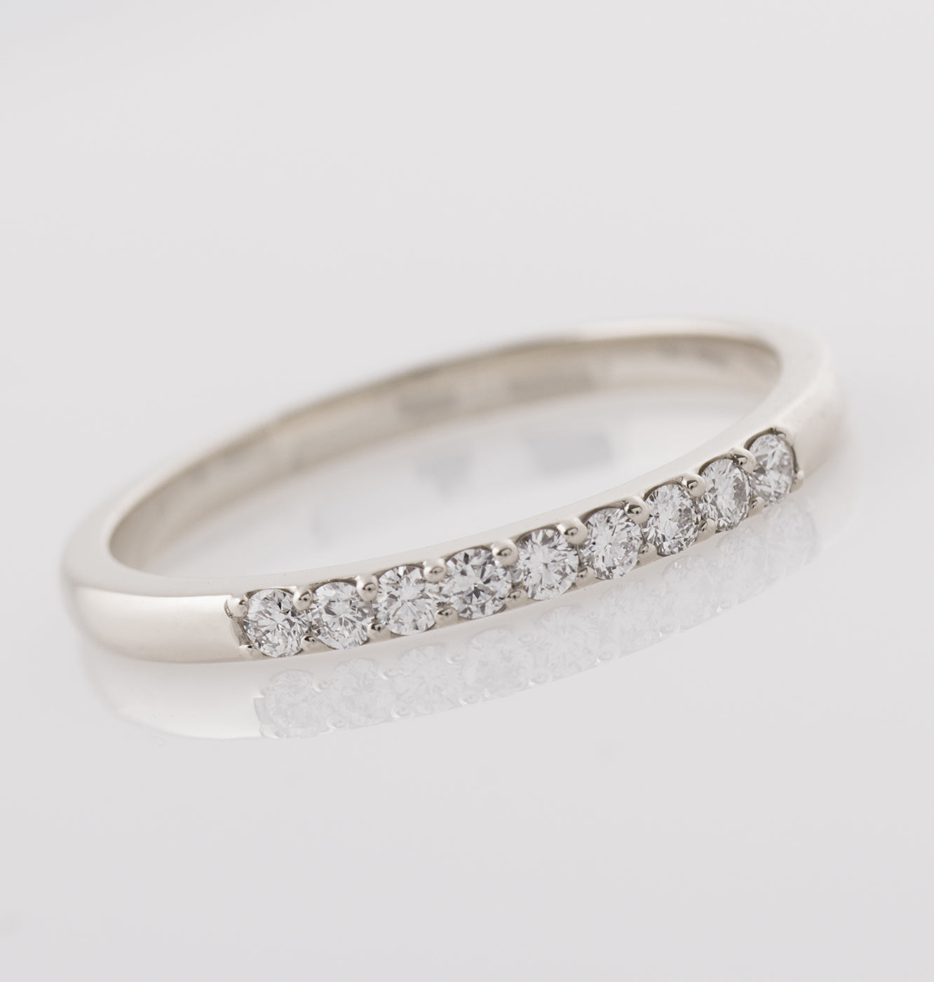 2 mm 9 Diamonds Ring