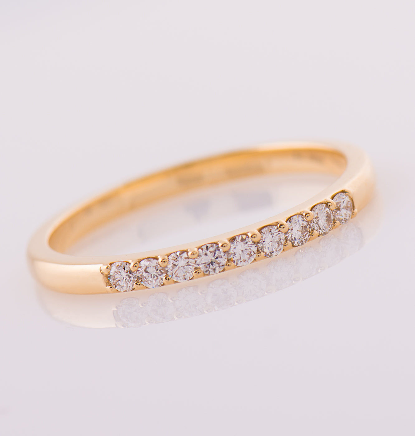 2 mm 9 Diamonds Ring