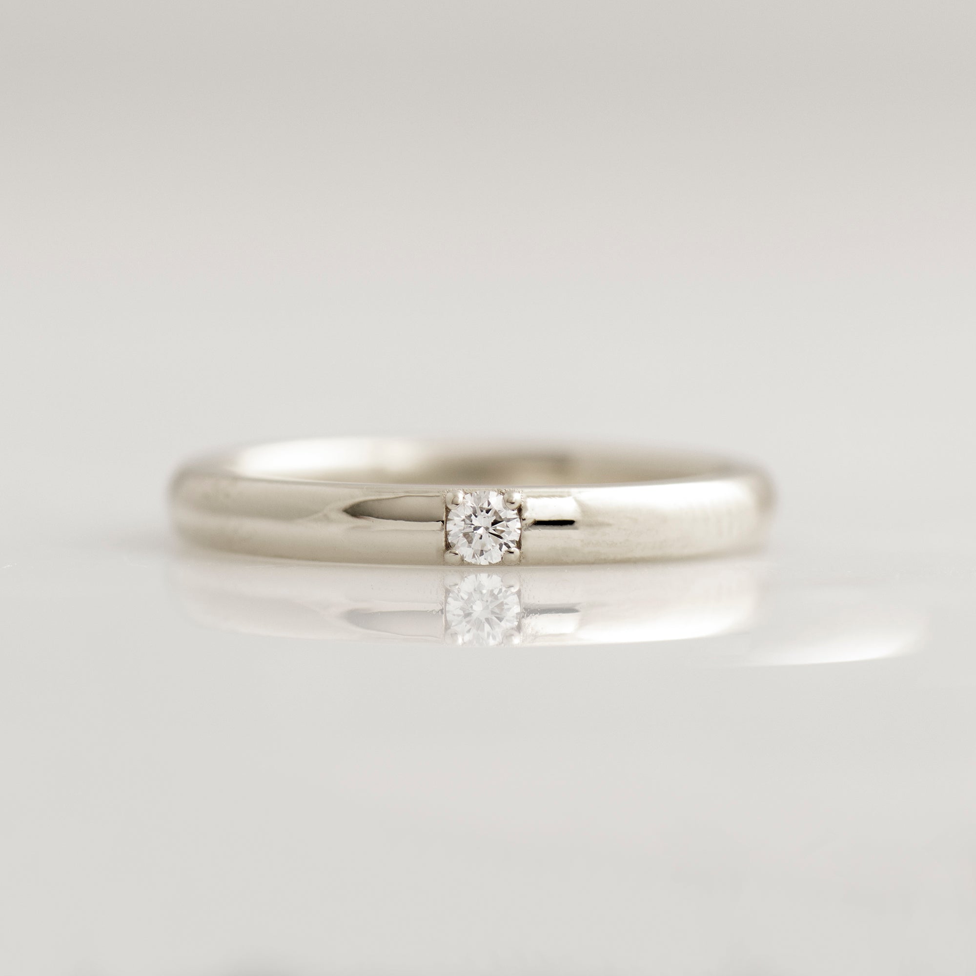 2.5 mm Single Diamond Ring