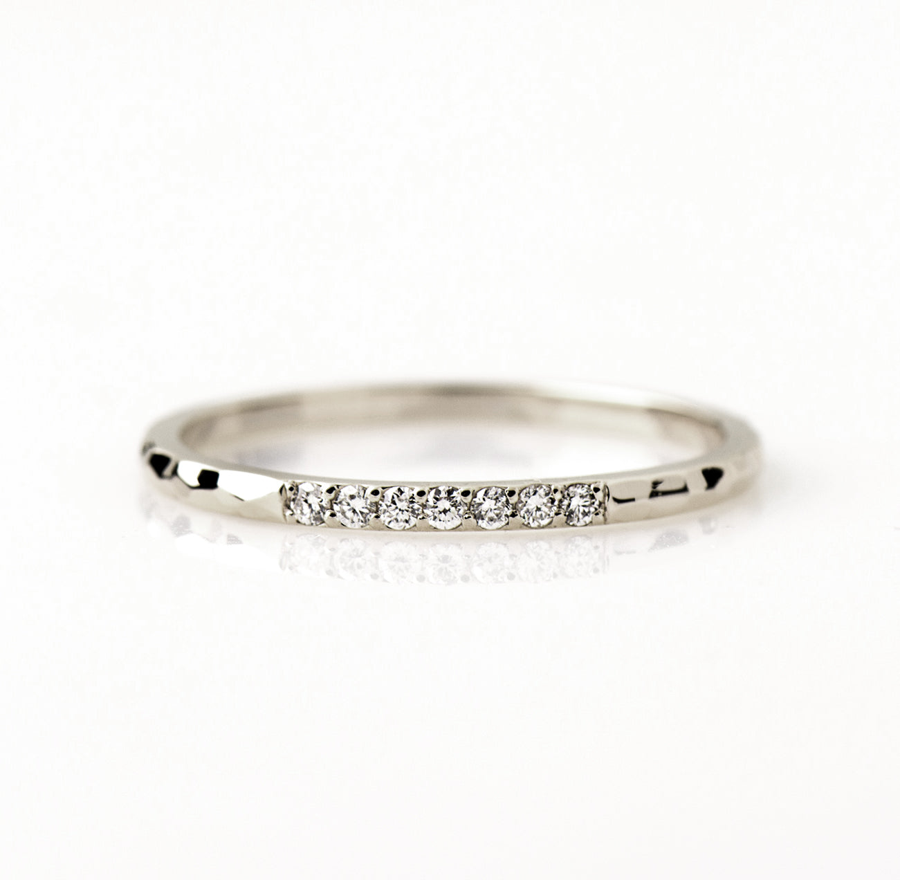 1.5 mm Hammered 7 Diamonds Ring