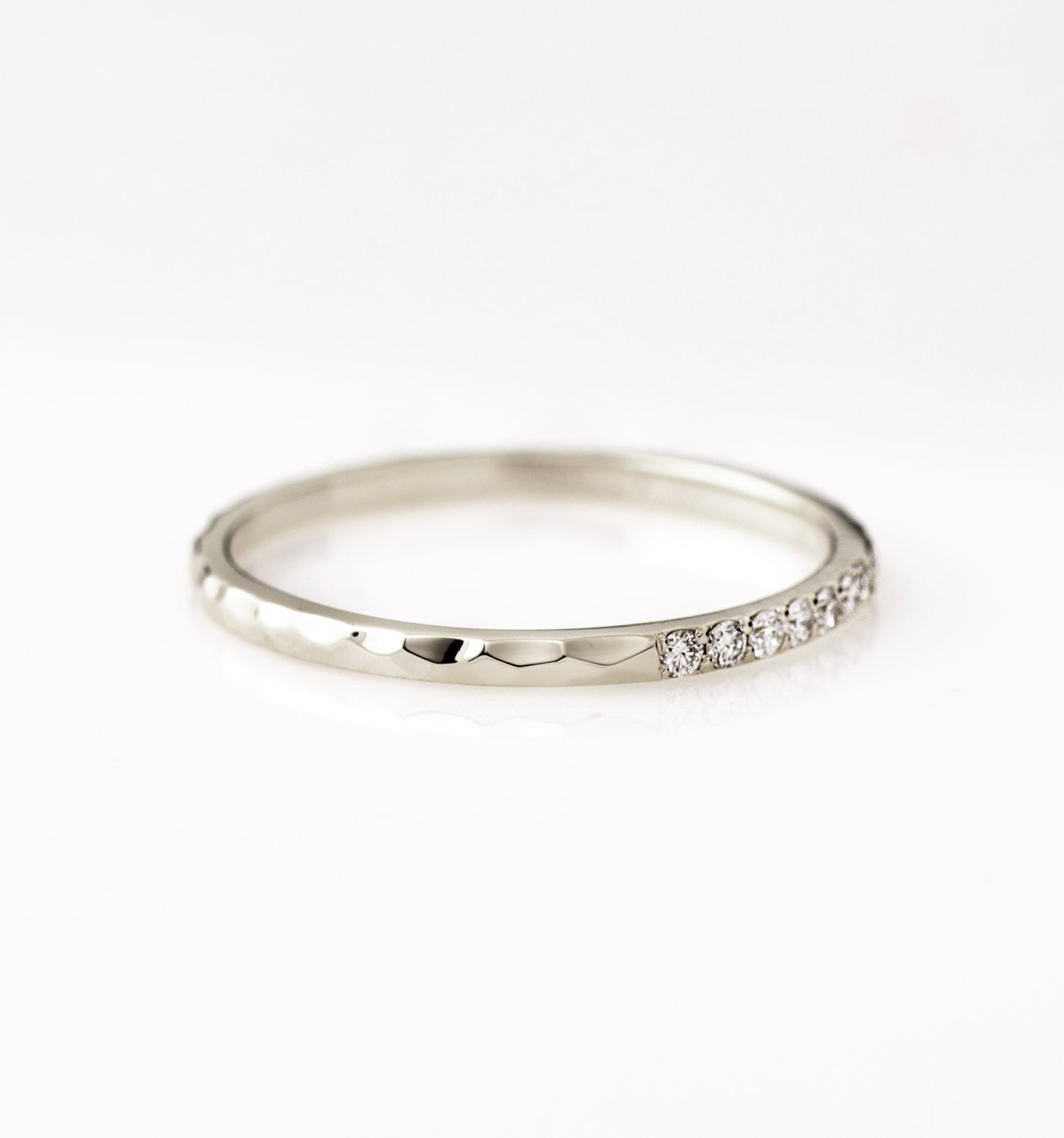 1.5 mm Hammered 7 Diamonds Ring