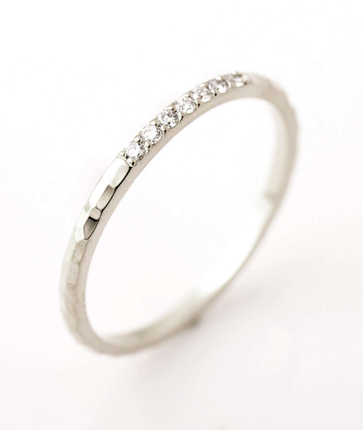 1.5 mm Hammered 7 Diamonds Ring