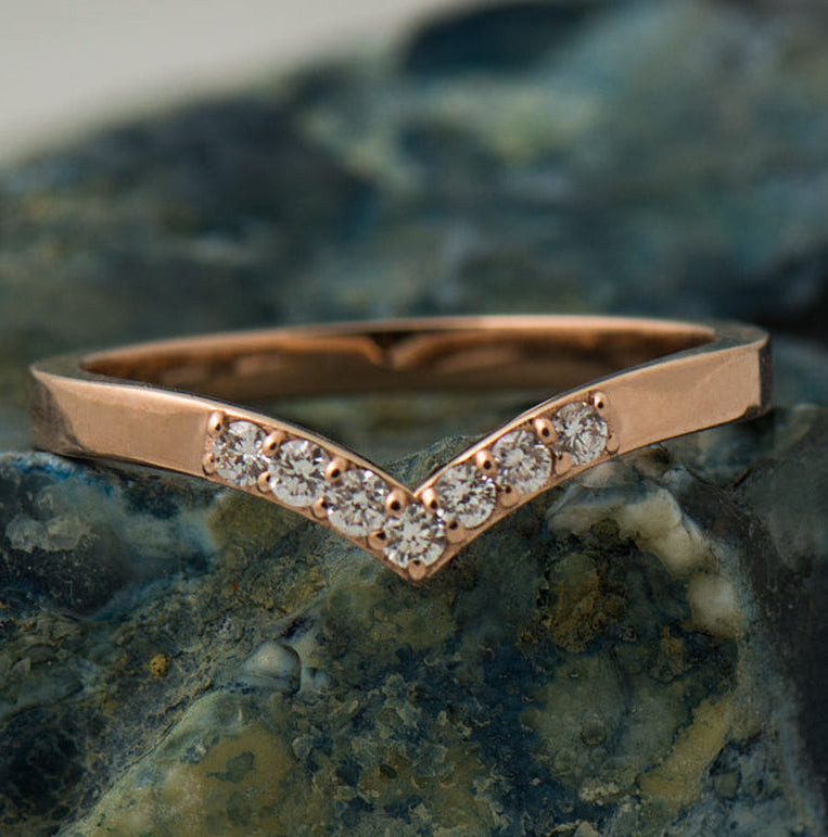 Medium Wide V Shape 7 Diamonds Ring - 14K Rose Gold