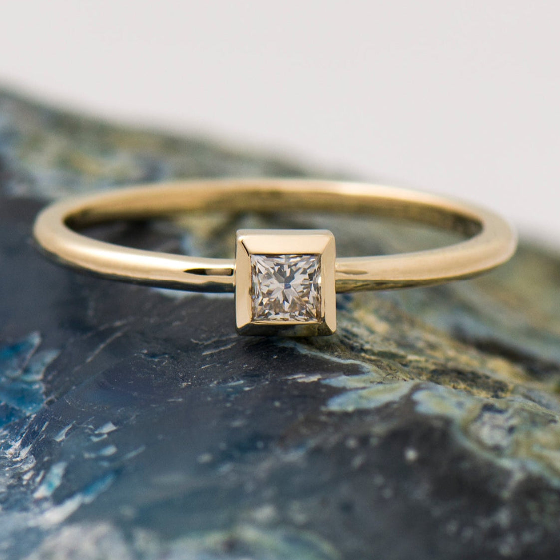 Bezel Princess diamond ring