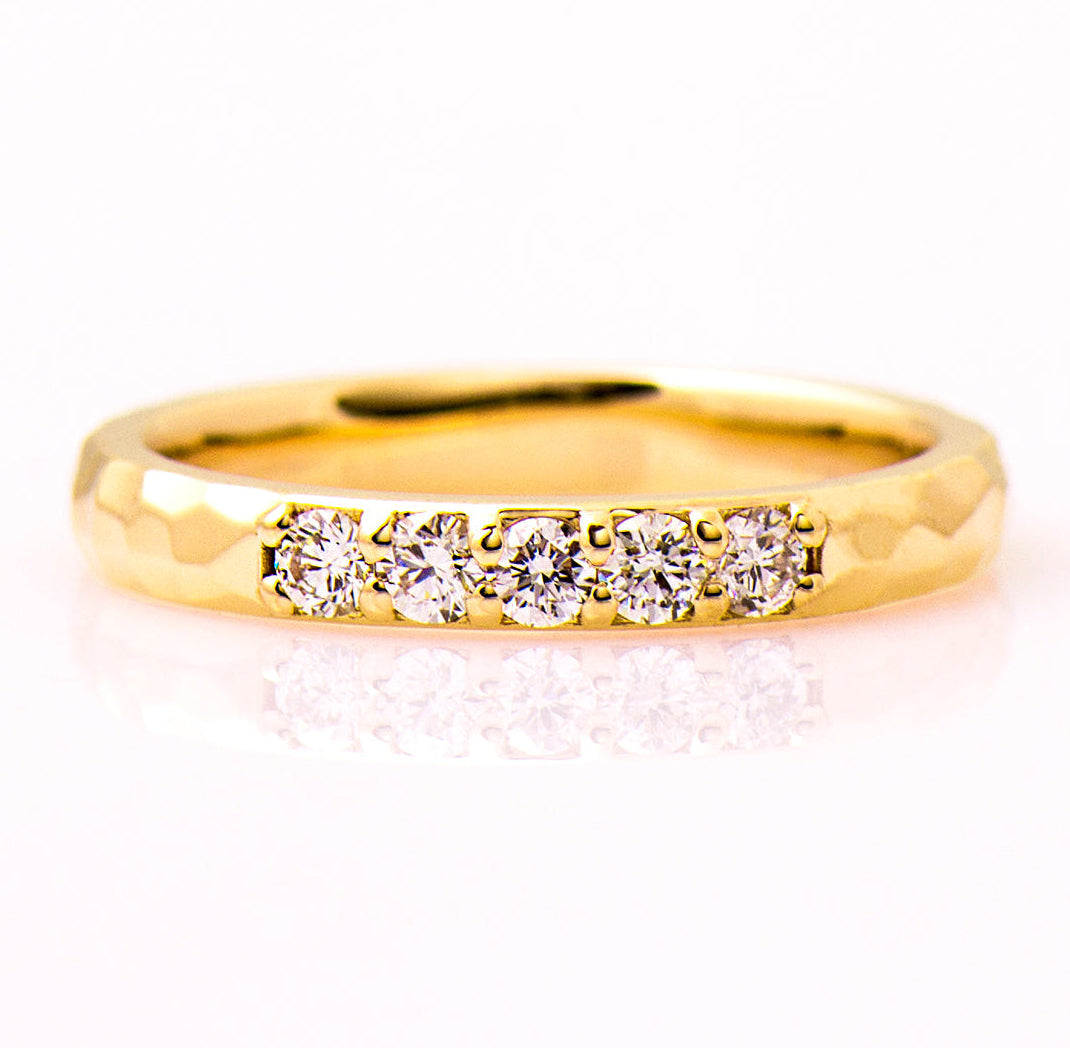3 mm Hammered 5 Diamonds Ring